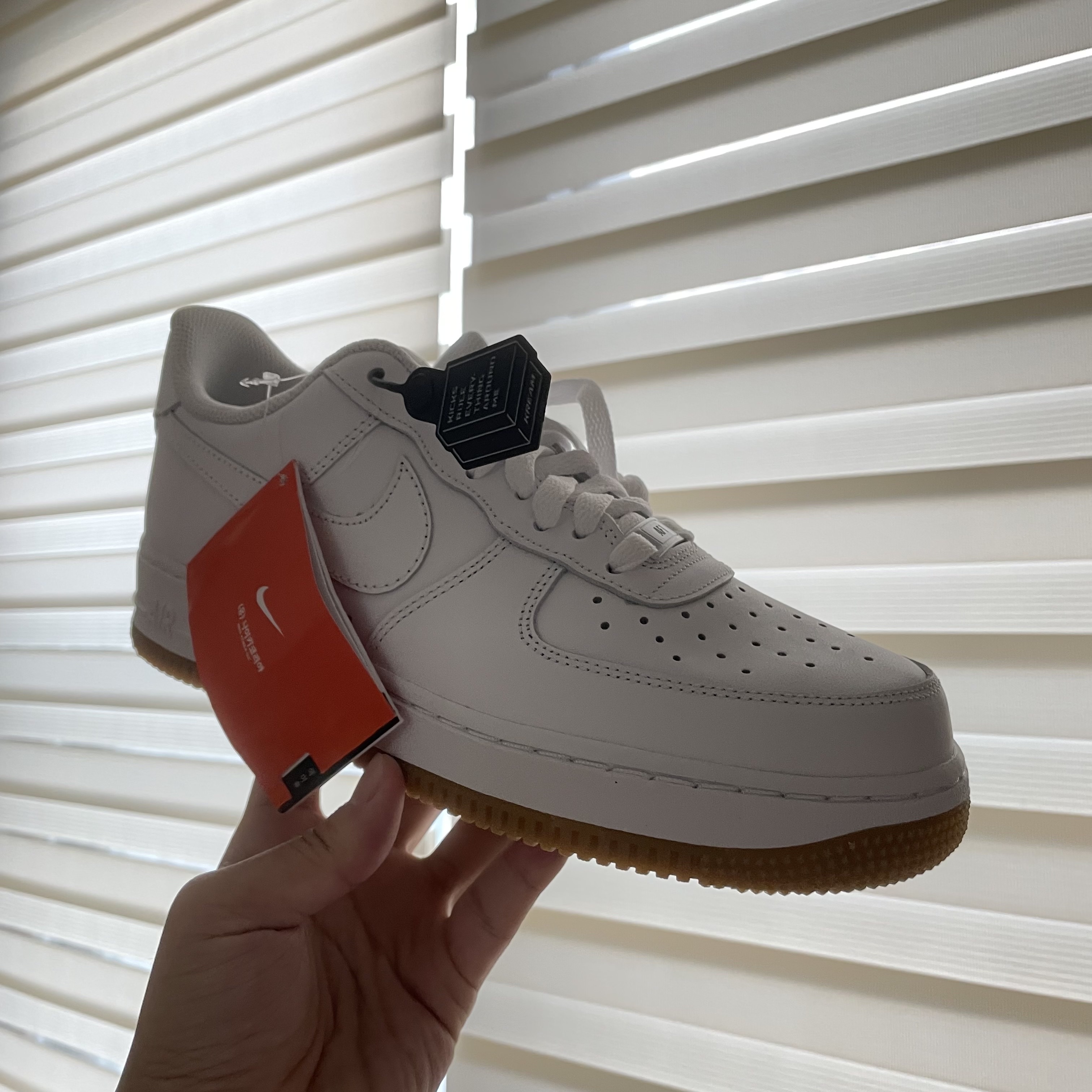 Nike Air Force 1 '07 White Gum Light Brown 착용 스타일