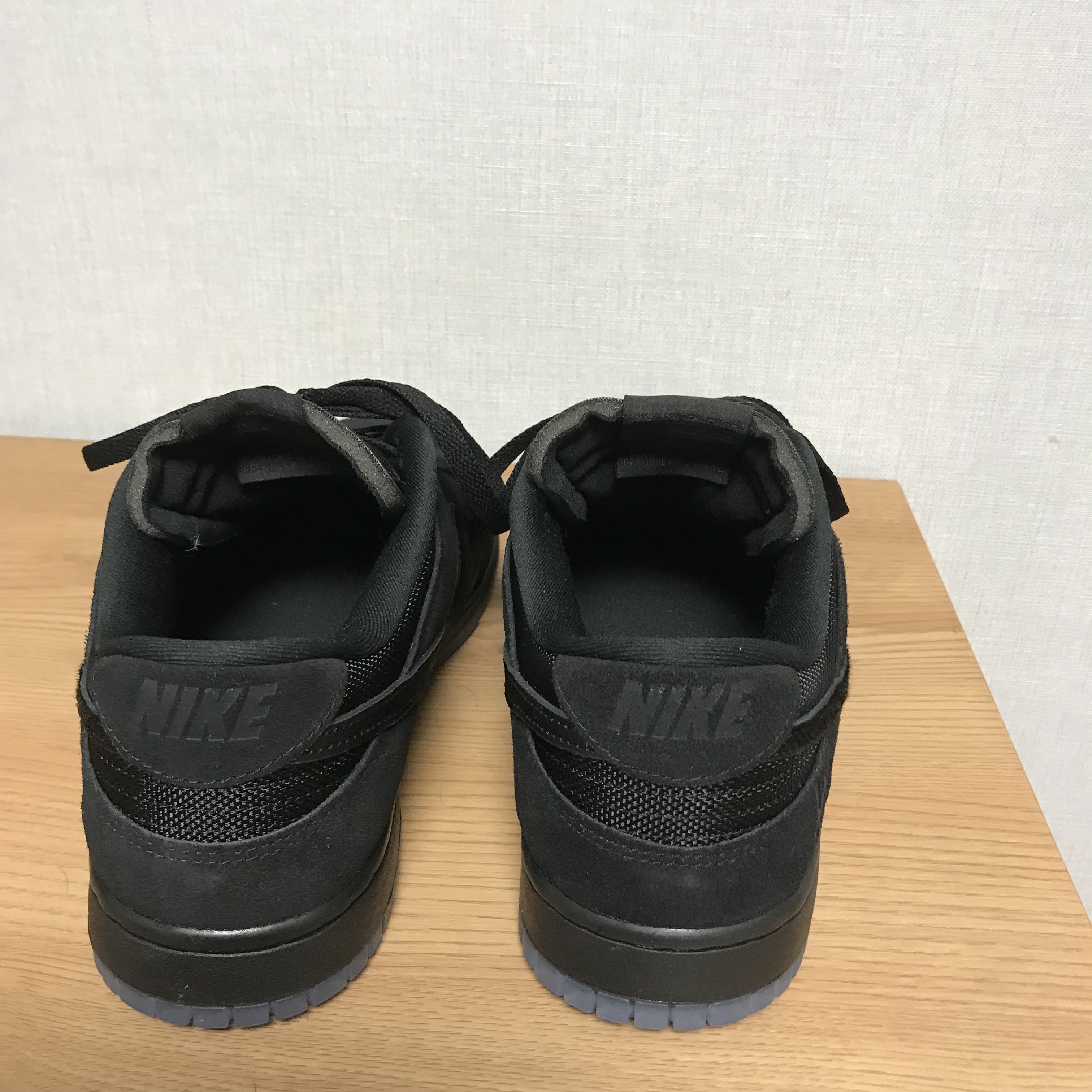 Nike x Undefeated Dunk Low SP 5 On It Black 착용 스타일 - 3