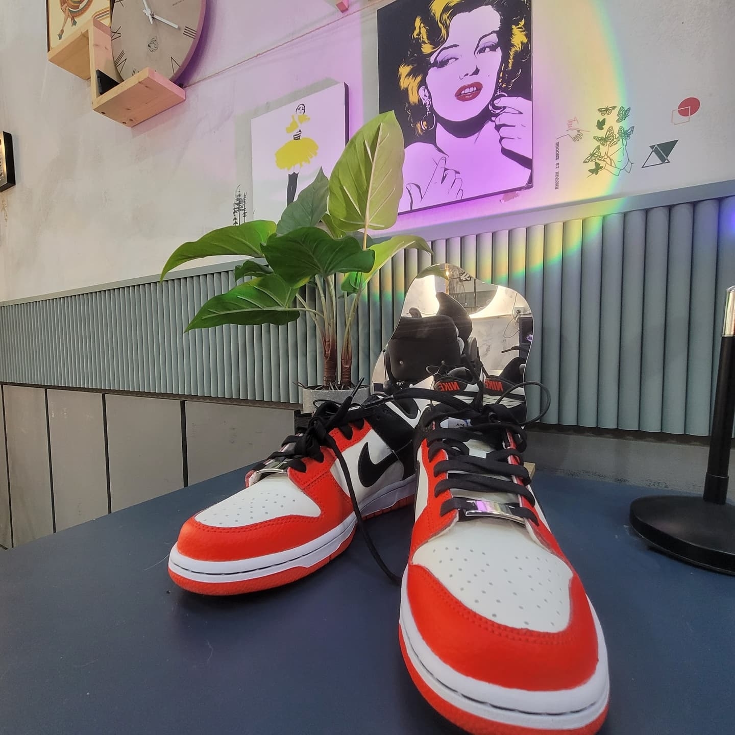 (GS) Nike x NBA Dunk Low Black and Chile Red 착용 스타일 - 1