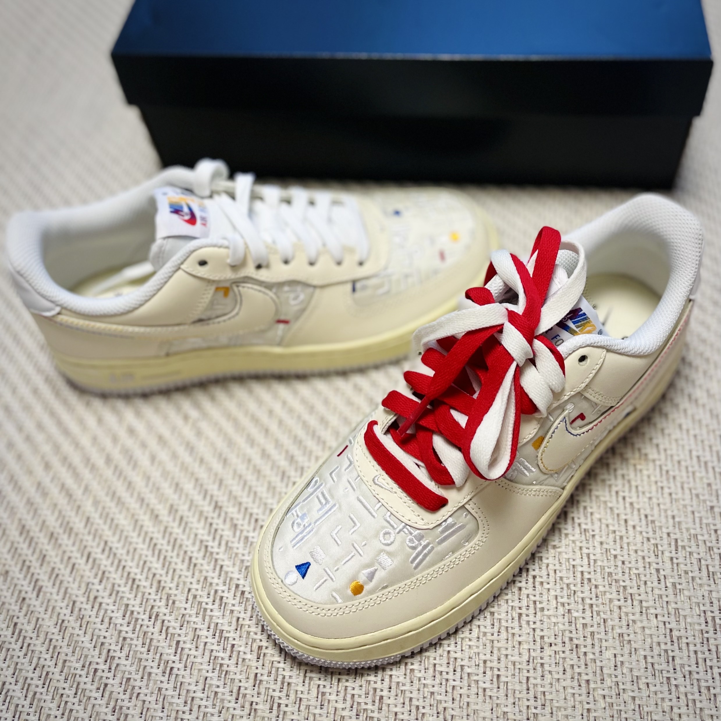 (W) Nike Air Force 1 '07 LV8 Hangul Day 착용 스타일 - 2