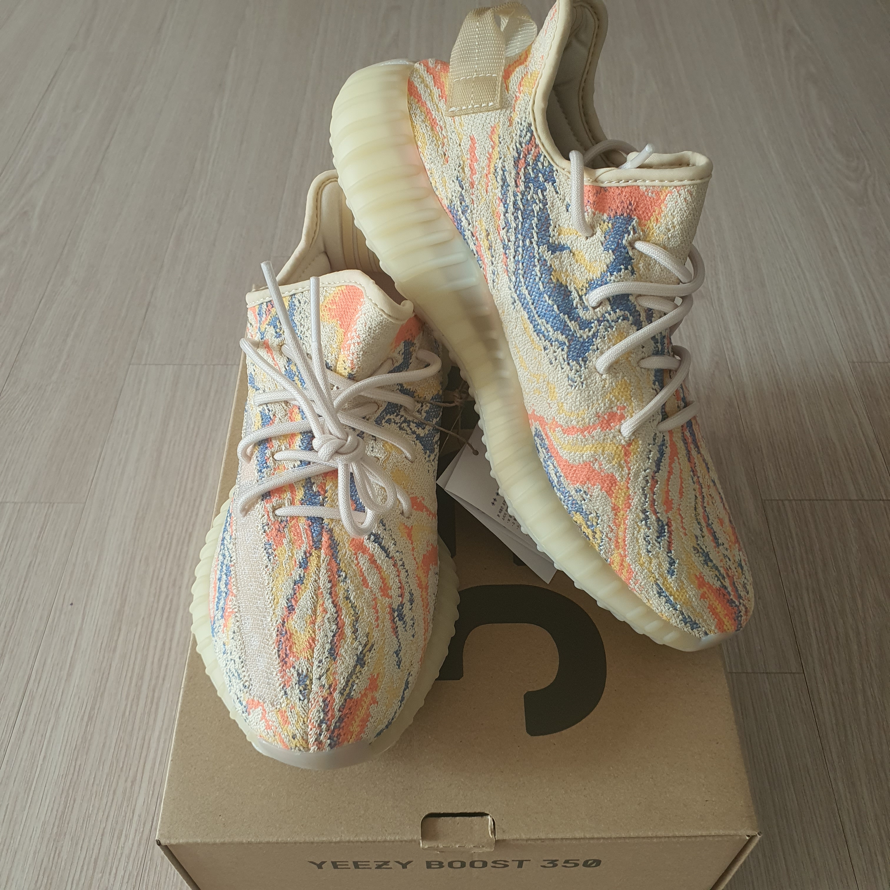 Adidas Yeezy Boost 350 V2 MX Oat 착용 스타일