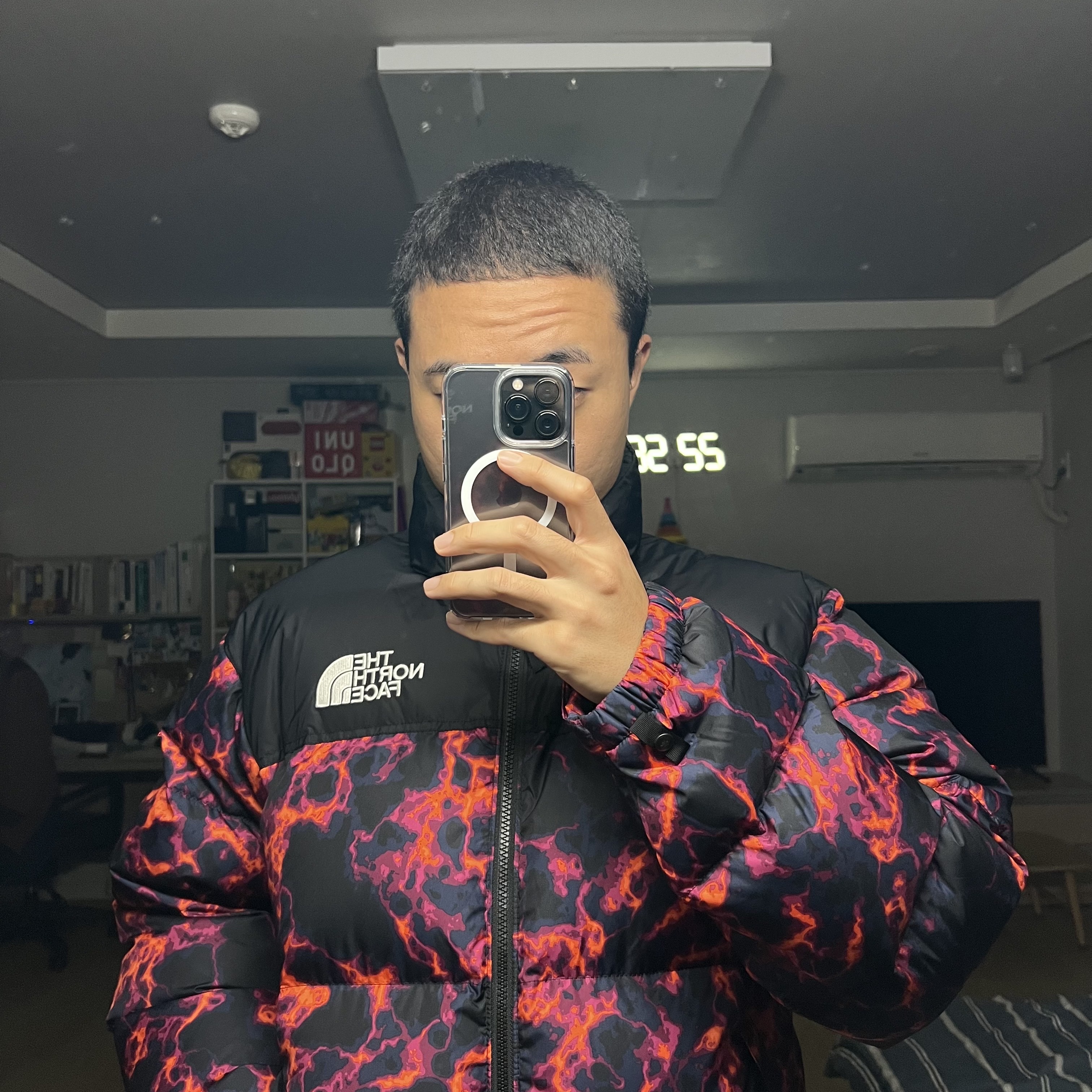 The North Face Printed 1996 Retro Nuptse Jacket Poison Frog Camouflage, Nike x Supreme Air Max Plus TN Fire Pink 착용 스타일 - 1