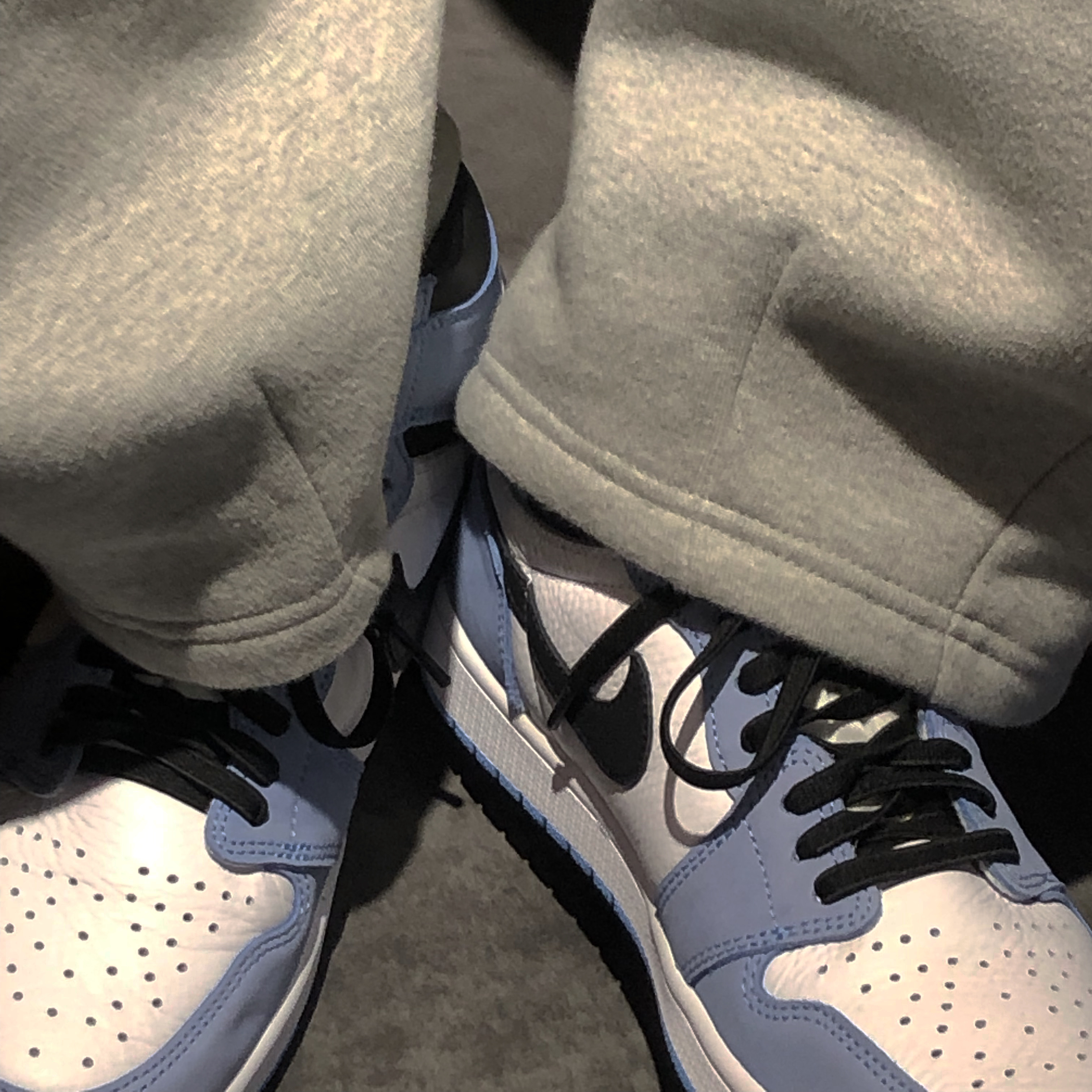 Jordan 1 Retro High OG University Blue 착용 스타일