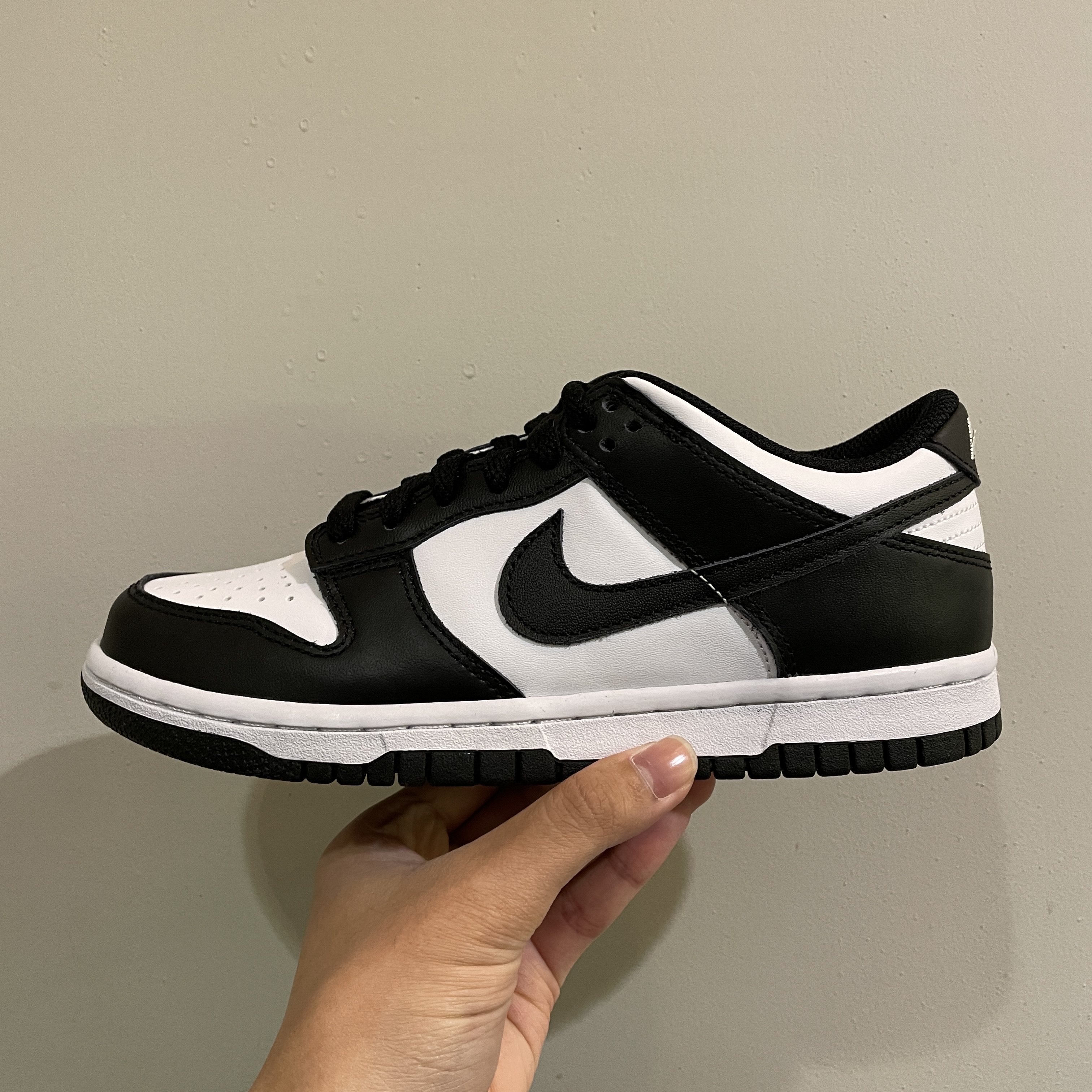 (GS) Nike Dunk Low Black 착용 스타일