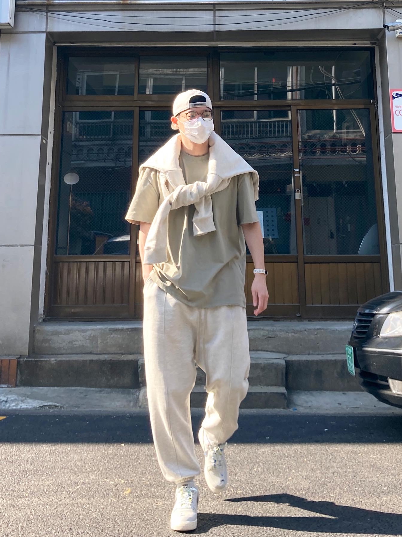 Essentials T-Shirt Pistachio - 21FW, Nike Air Force 1 '07 LV8 Paint Splatter Light Bone 착용 스타일 - 5