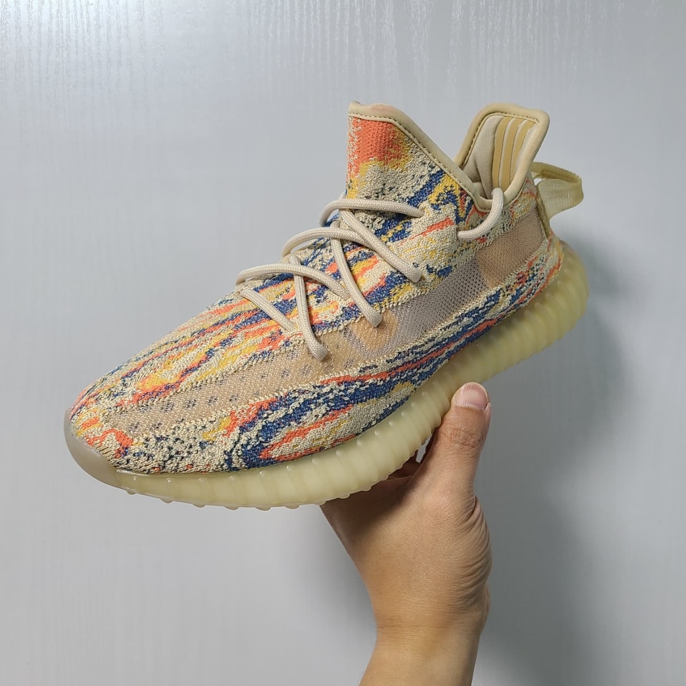 Adidas Yeezy Boost 350 V2 MX Oat 착용 스타일 - 1