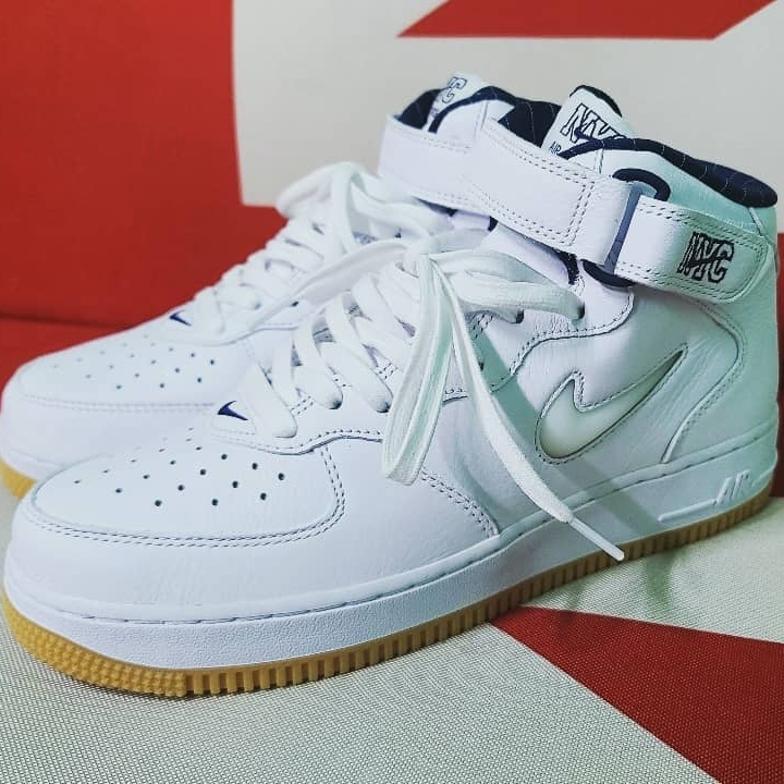 Nike Air Force 1 Mid QS NYC White Midnight Navy 착용 스타일 - 3