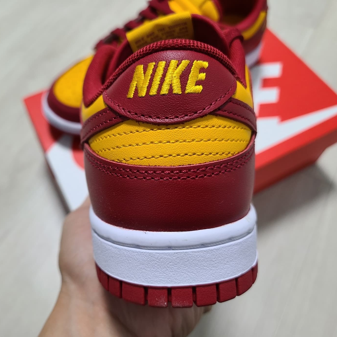 Nike Dunk Low Retro Championship Gold 착용 스타일 - 3