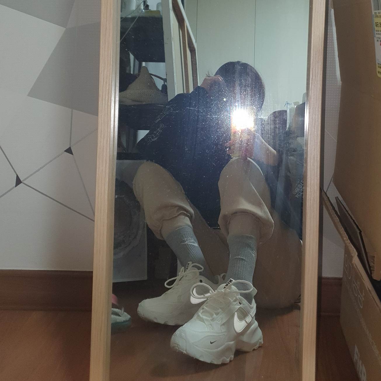 (W) Nike TC 7900 Summit White 착용 스타일