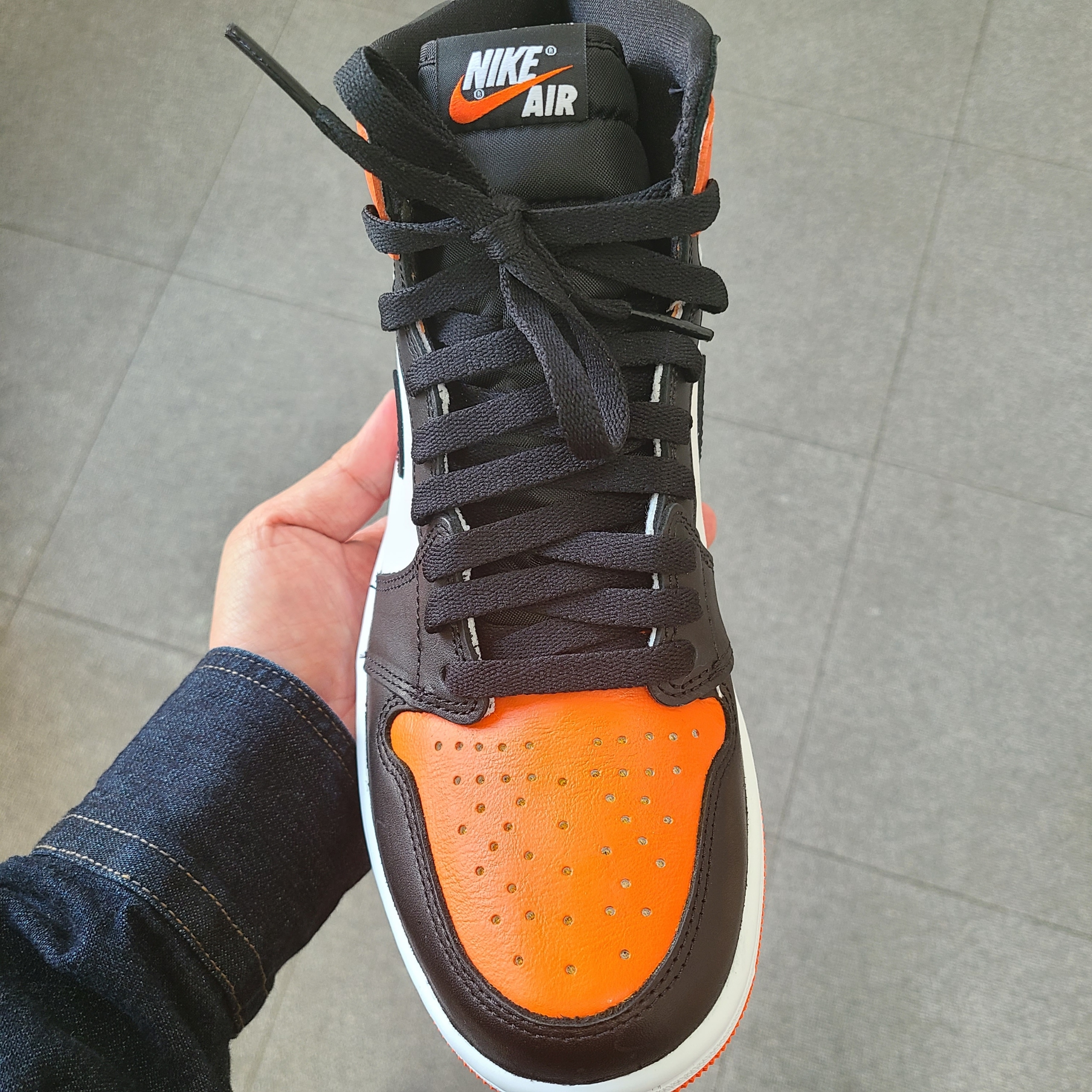 Jordan 1 Retro High OG Electro Orange 착용 스타일 - 1