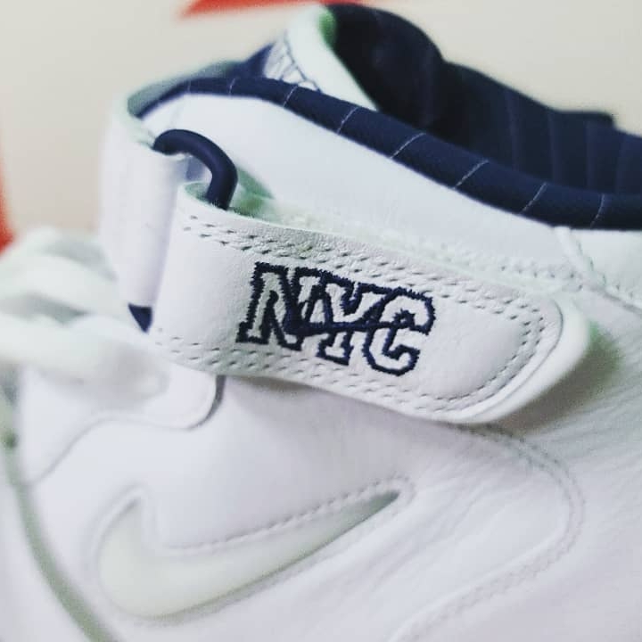 Nike Air Force 1 Mid QS NYC White Midnight Navy 착용 스타일 - 5