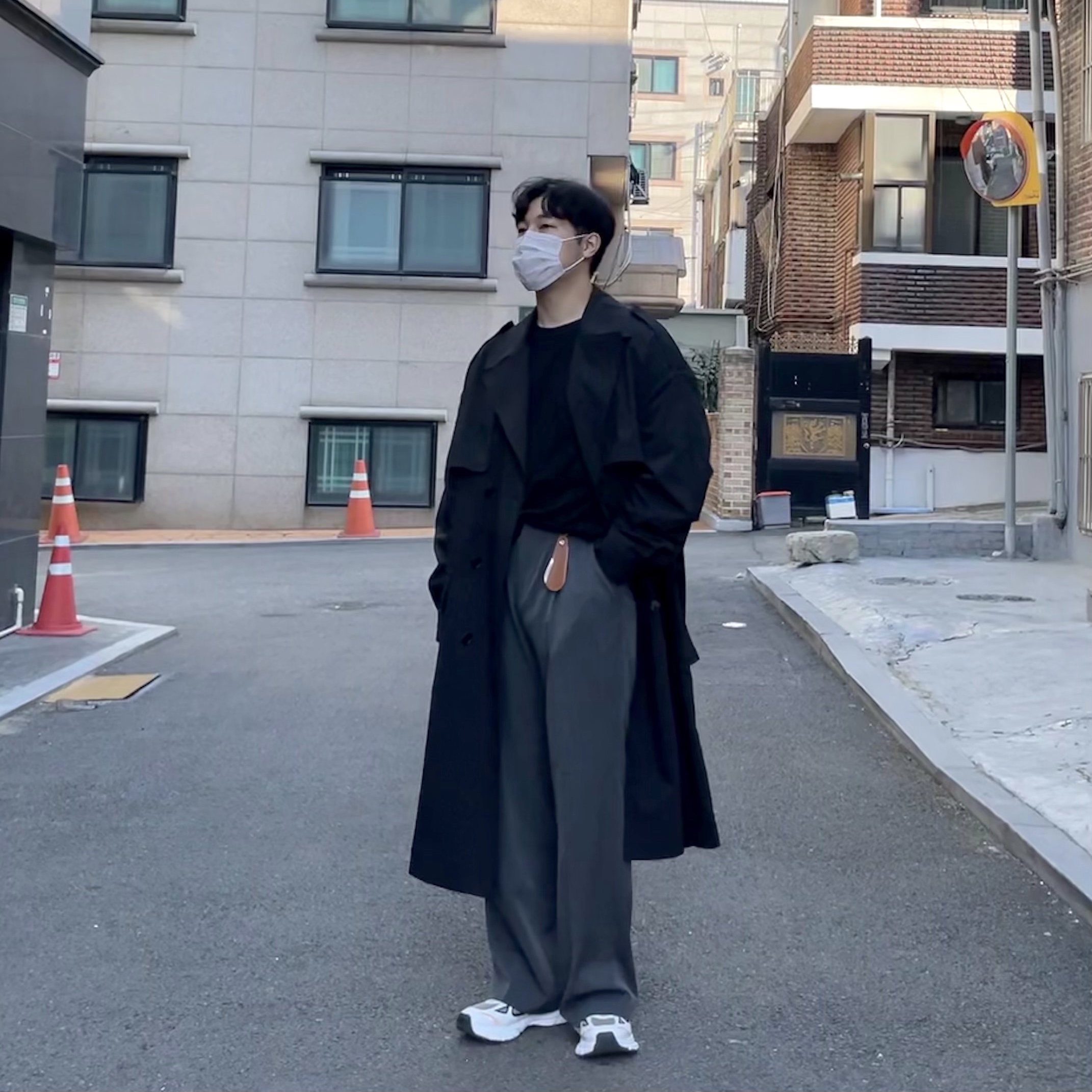 (W) Axel Arigato Marathon Runner White Black Orange 착용 스타일 - 2