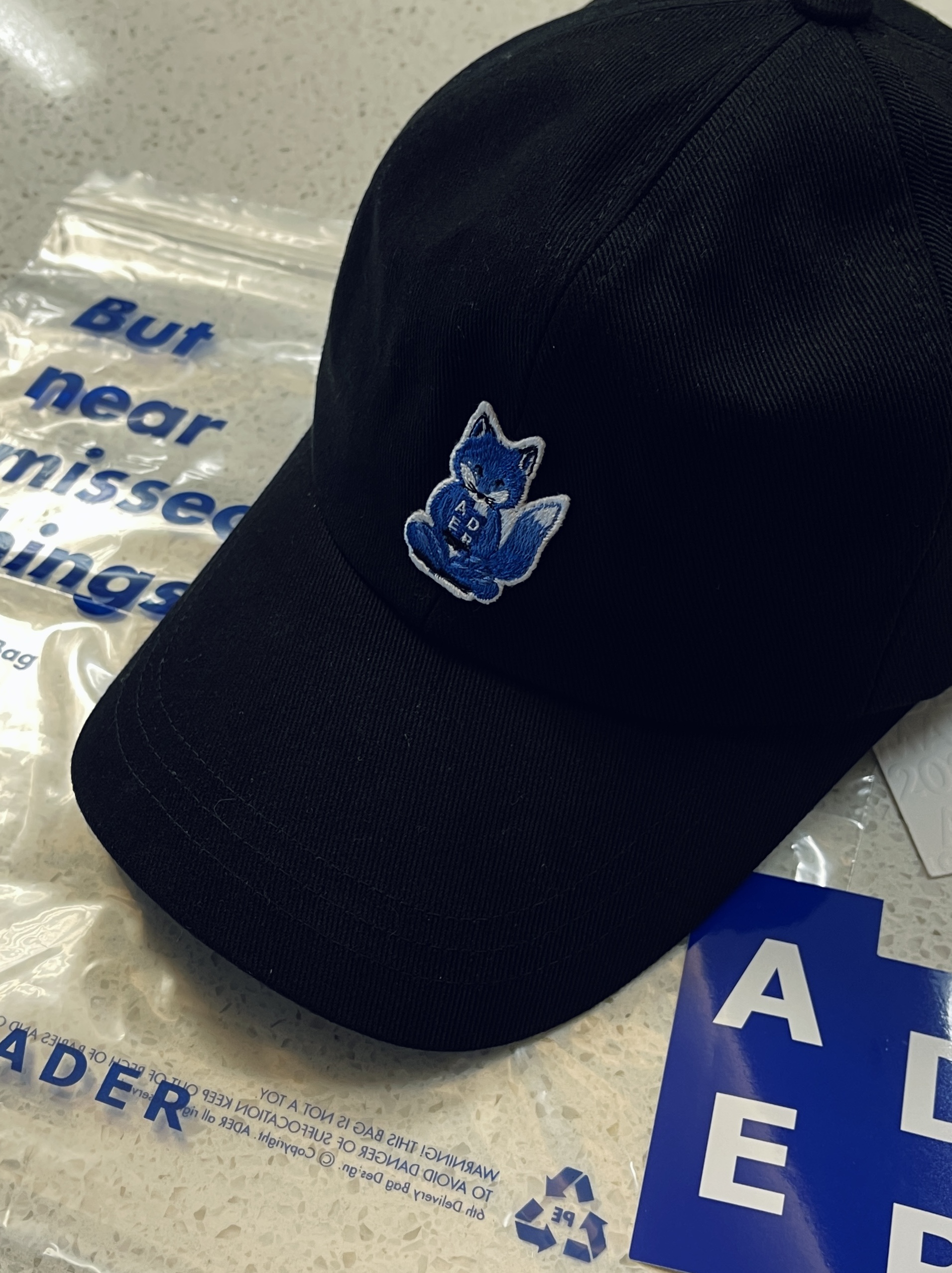 Maison Kitsune x Ader Error Meditation Fox Cap Black 착용 스타일 - 1
