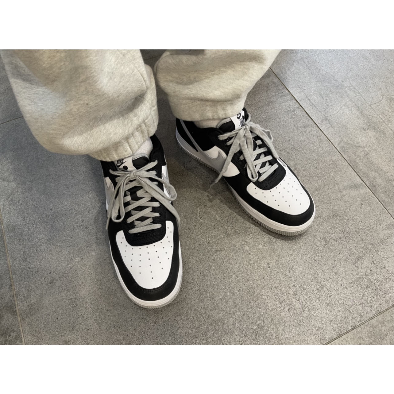 Nike Air Force 1 '07 LV8 EMB Black Silver, Nike Dunk Low Retro Black 착용 스타일 - 1