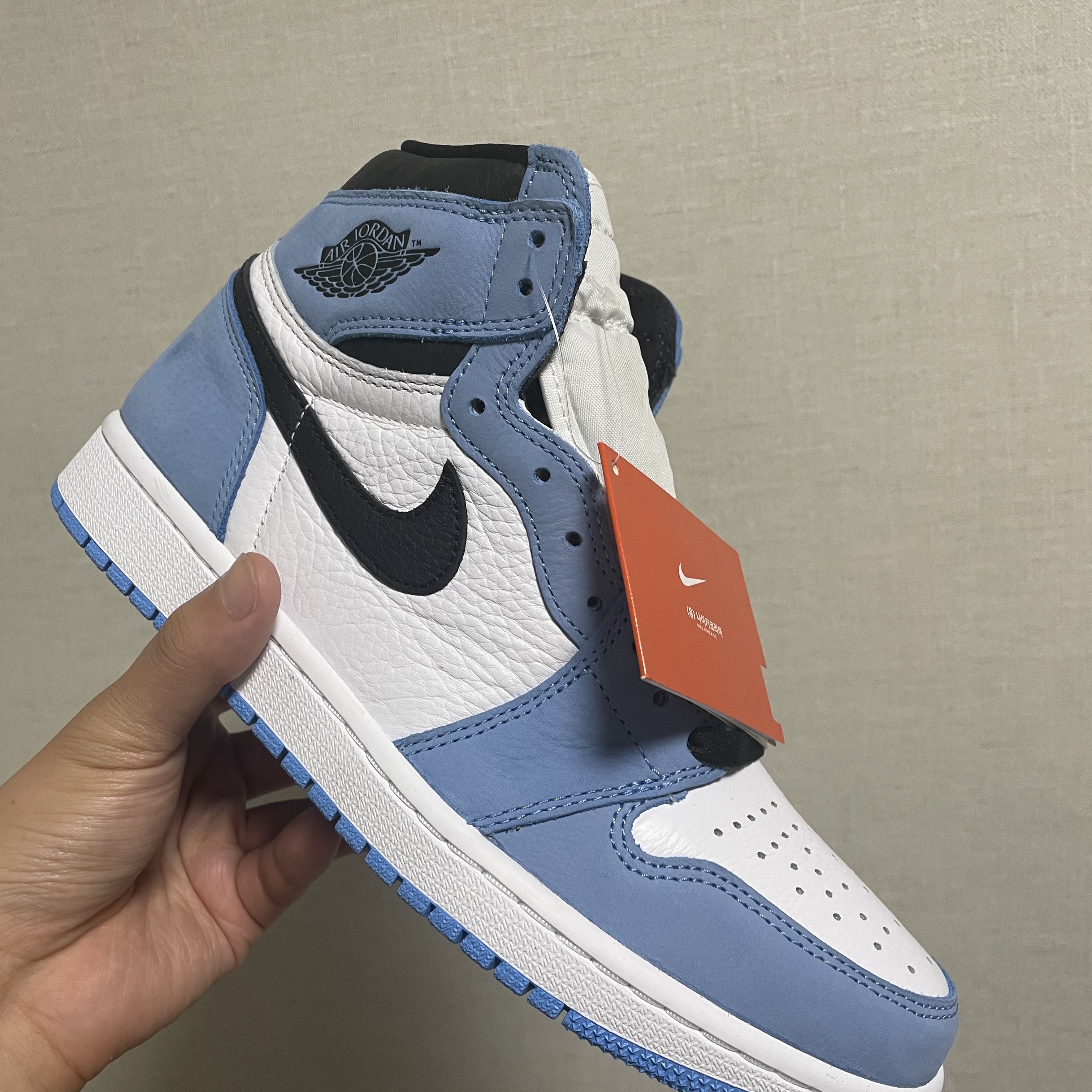 Jordan 1 Retro High OG University Blue 착용 스타일