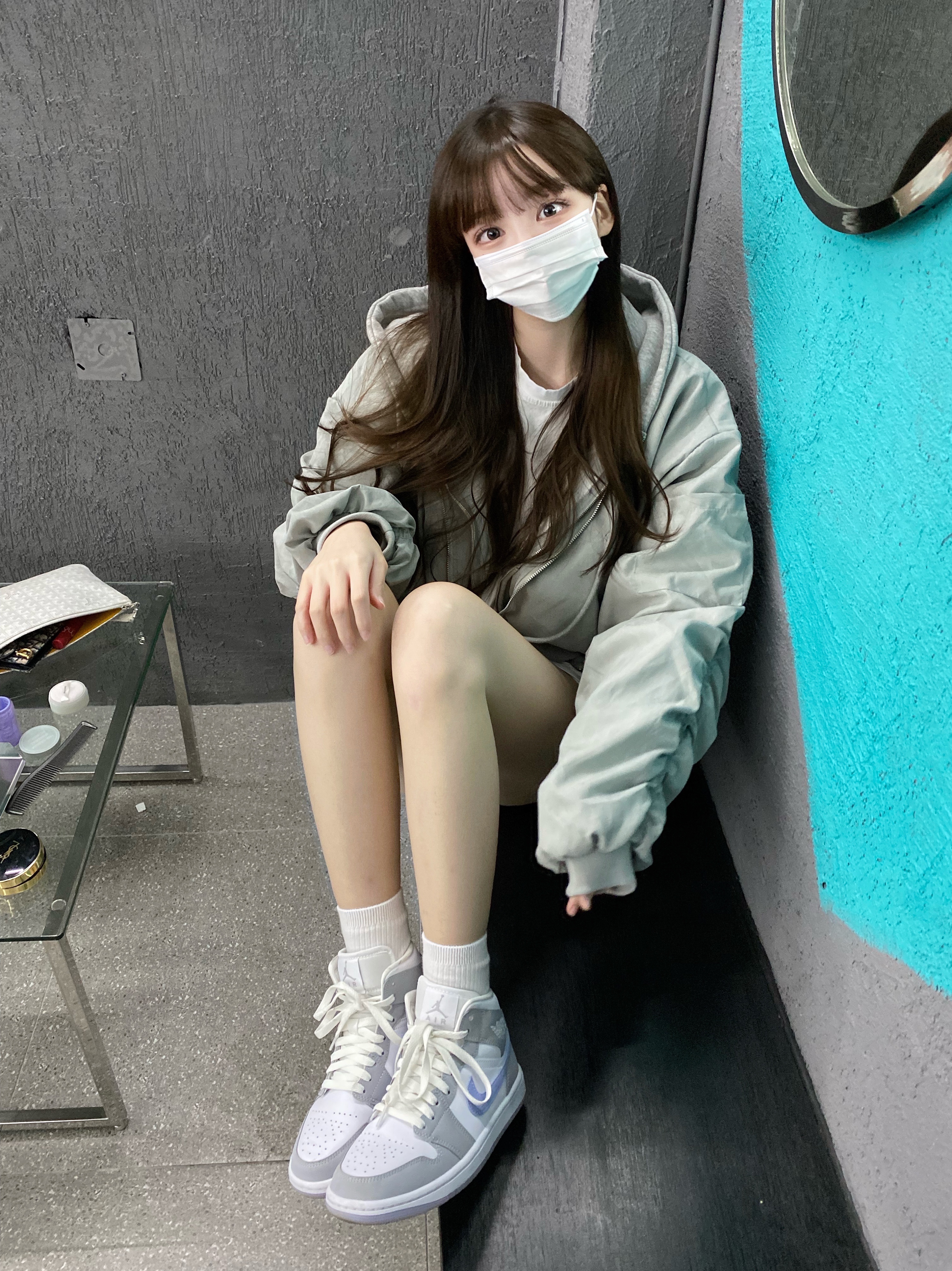 (W) Jordan 1 Mid Wolf Grey 착용 스타일 - 1