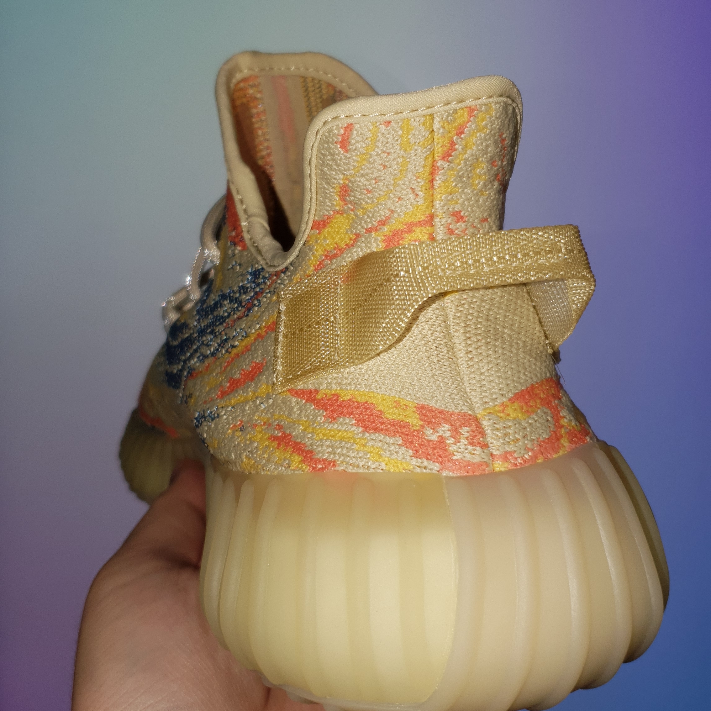 Adidas Yeezy Boost 350 V2 MX Oat 착용 스타일 - 3