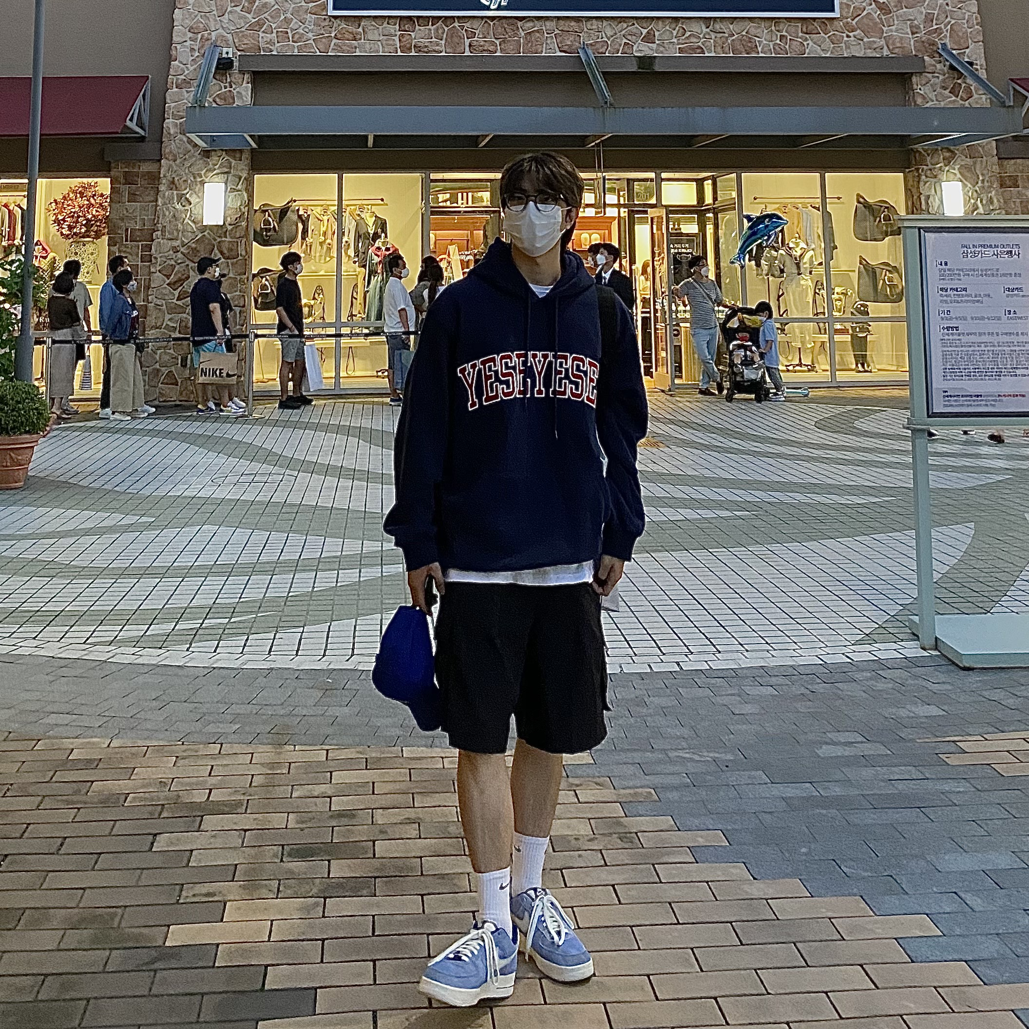 Nike Air Force 1 '07 LV8 Dusty Blue 착용 스타일