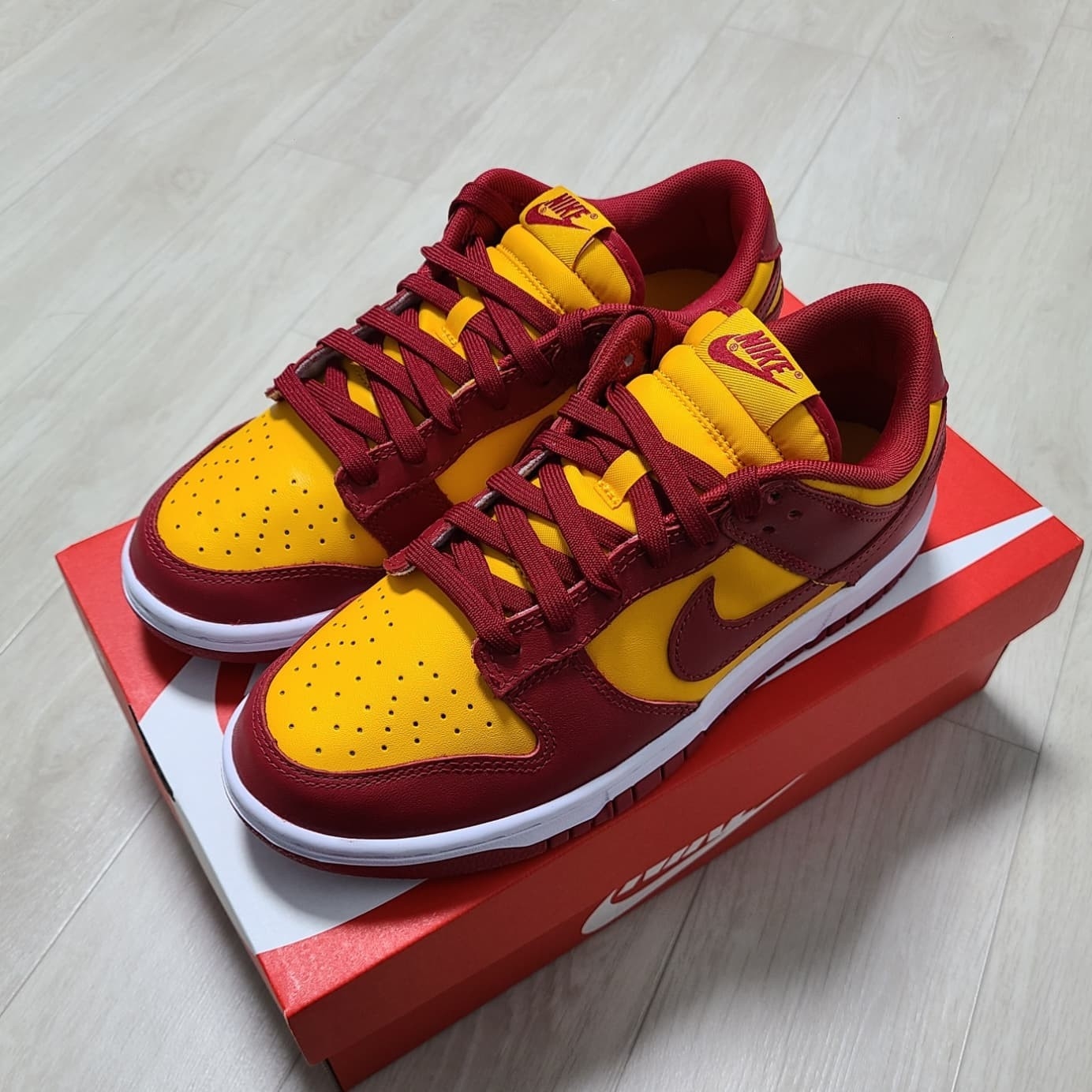 Nike Dunk Low Retro Championship Gold 착용 스타일 - 2