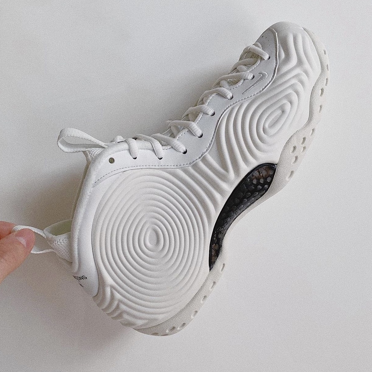 Nike x Comme des Garcons Homme Plus Air Foamposite One White 착용 스타일 - 3