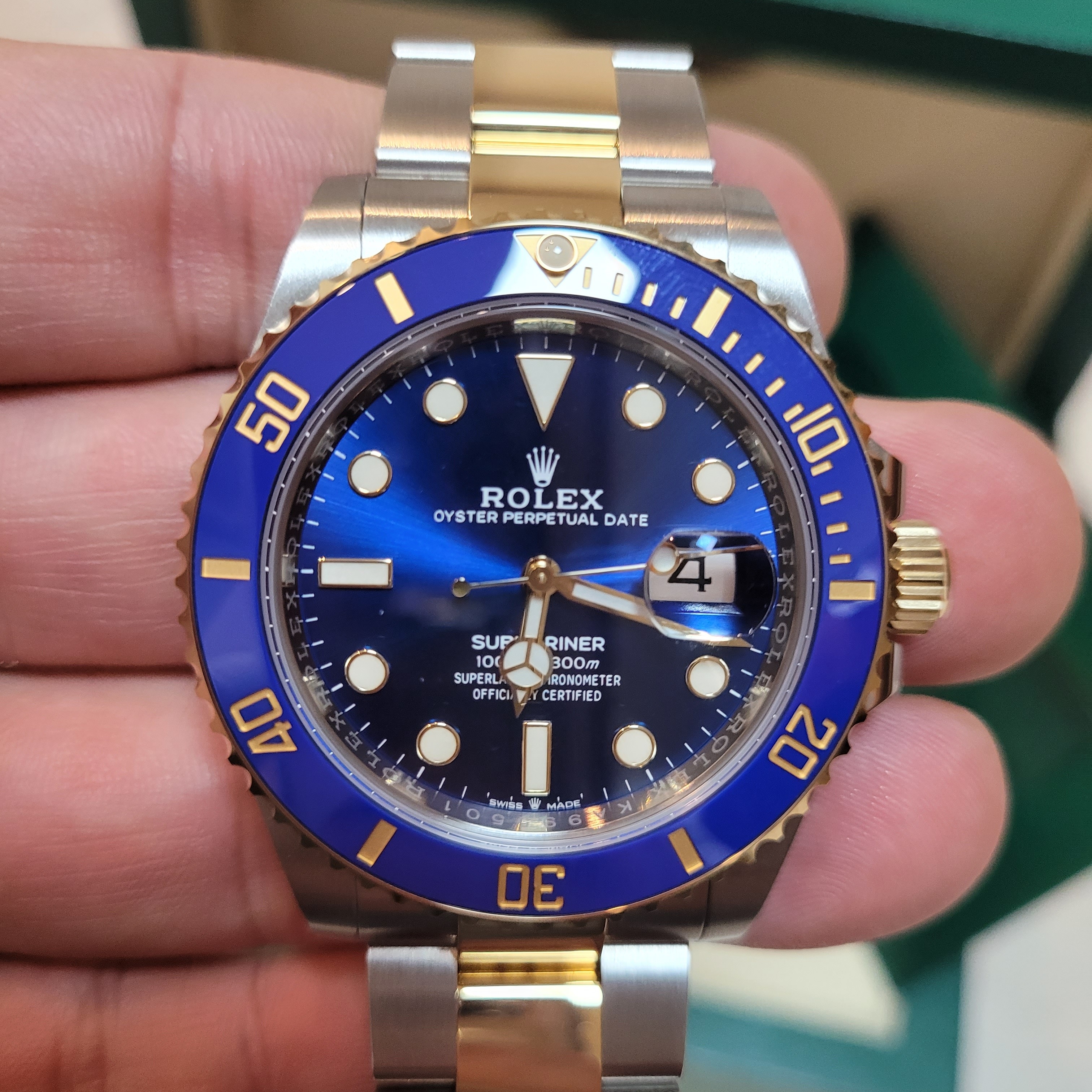 Rolex Submariner Date 41mm 126613LB Royal Blue Oyster, Rolex Submariner Date 41mm 126610LV Black Oyster 착용 스타일 - 2