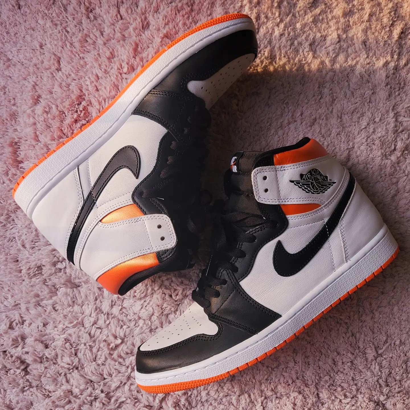 Jordan 1 Retro High OG Electro Orange 착용 스타일 - 1