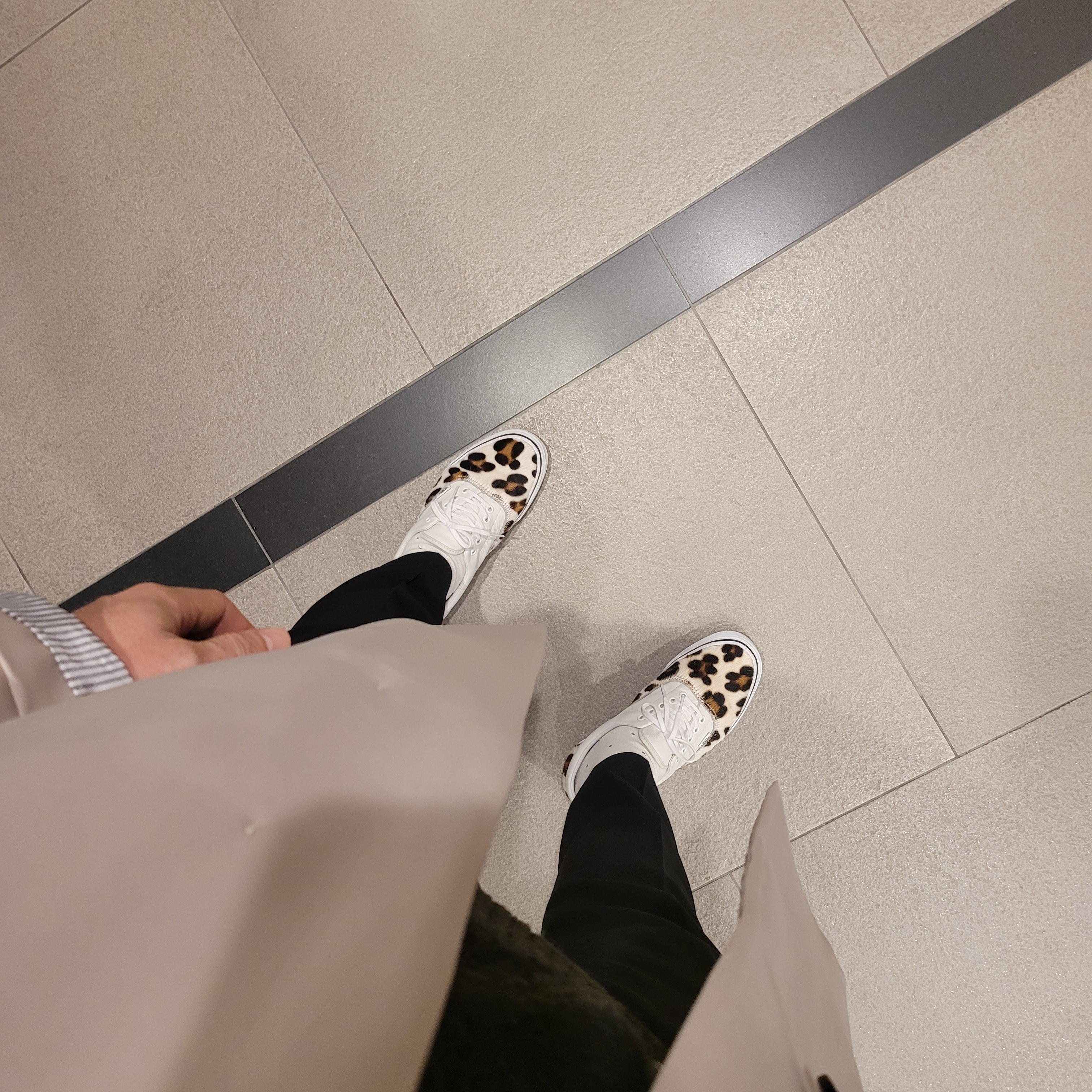 Vans Era Leopard True White 착용 스타일