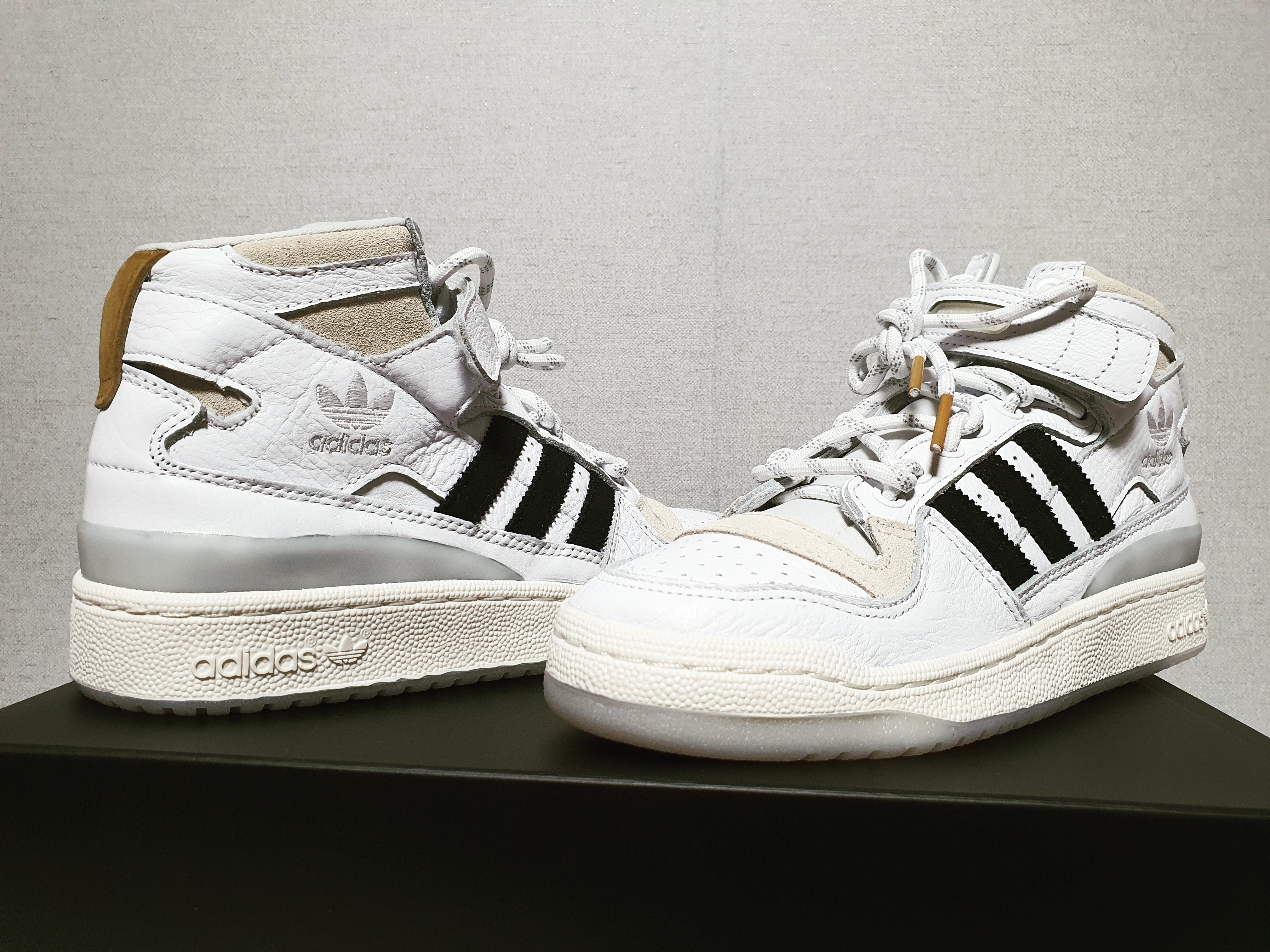 Adidas x Beyonce Ivy Park Forum Mid White Mesa 착용 스타일