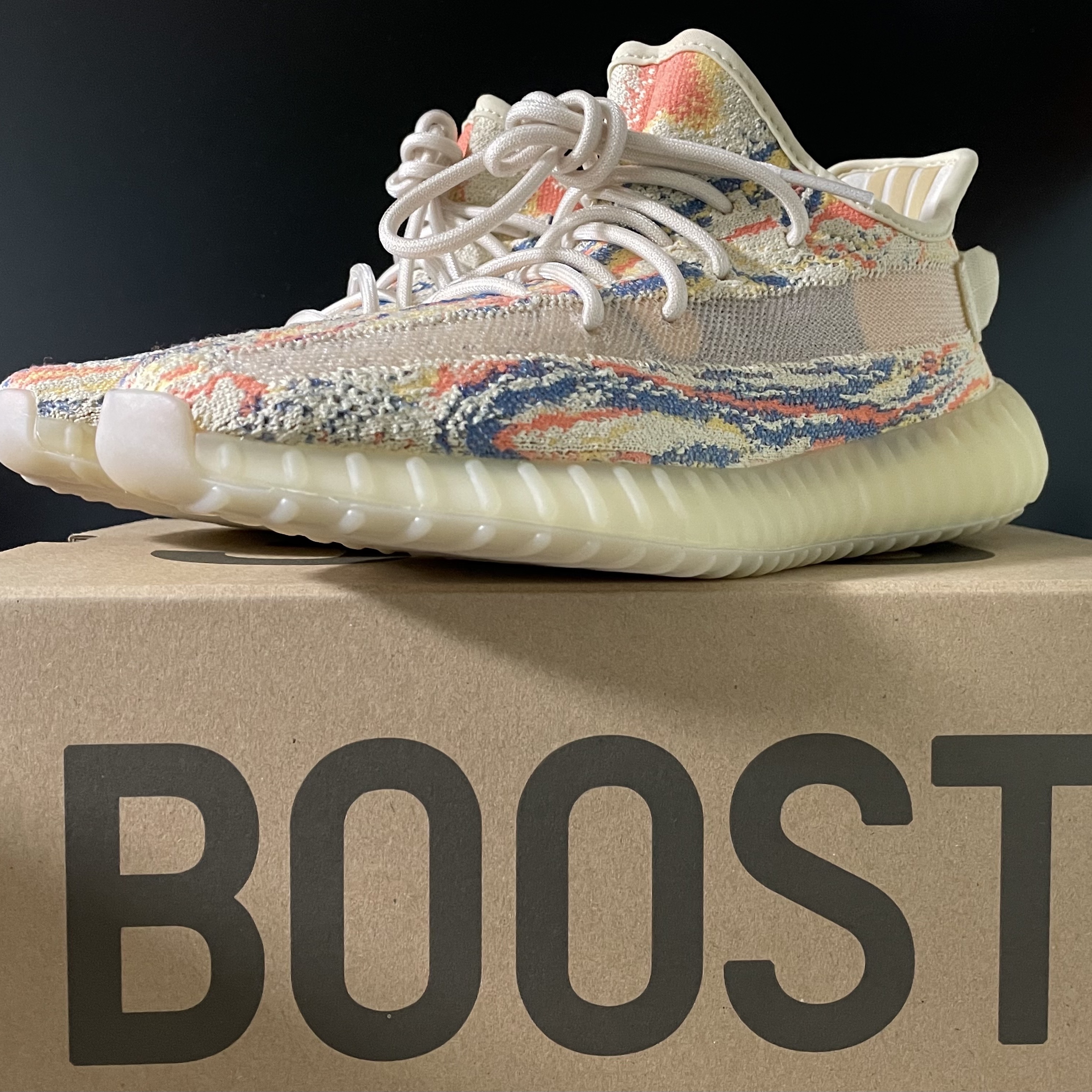 Adidas Yeezy Boost 350 V2 MX Oat 착용 스타일