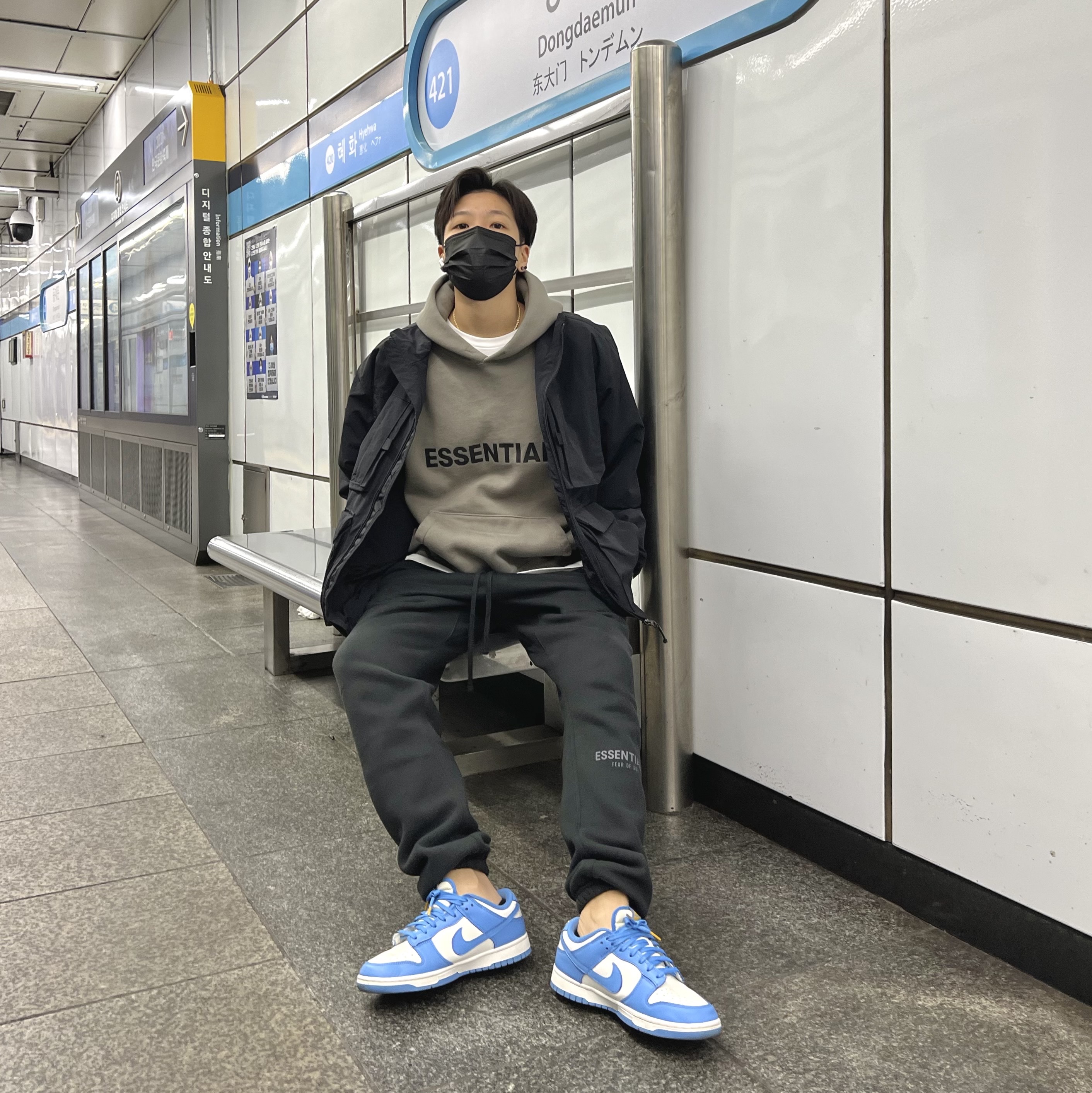 Essentials 3D Silicon Applique Pullover Hoodie Gray Flannel/Charcoal - 20SS, Essentials Sweatpants Black - 21SS 착용 스타일