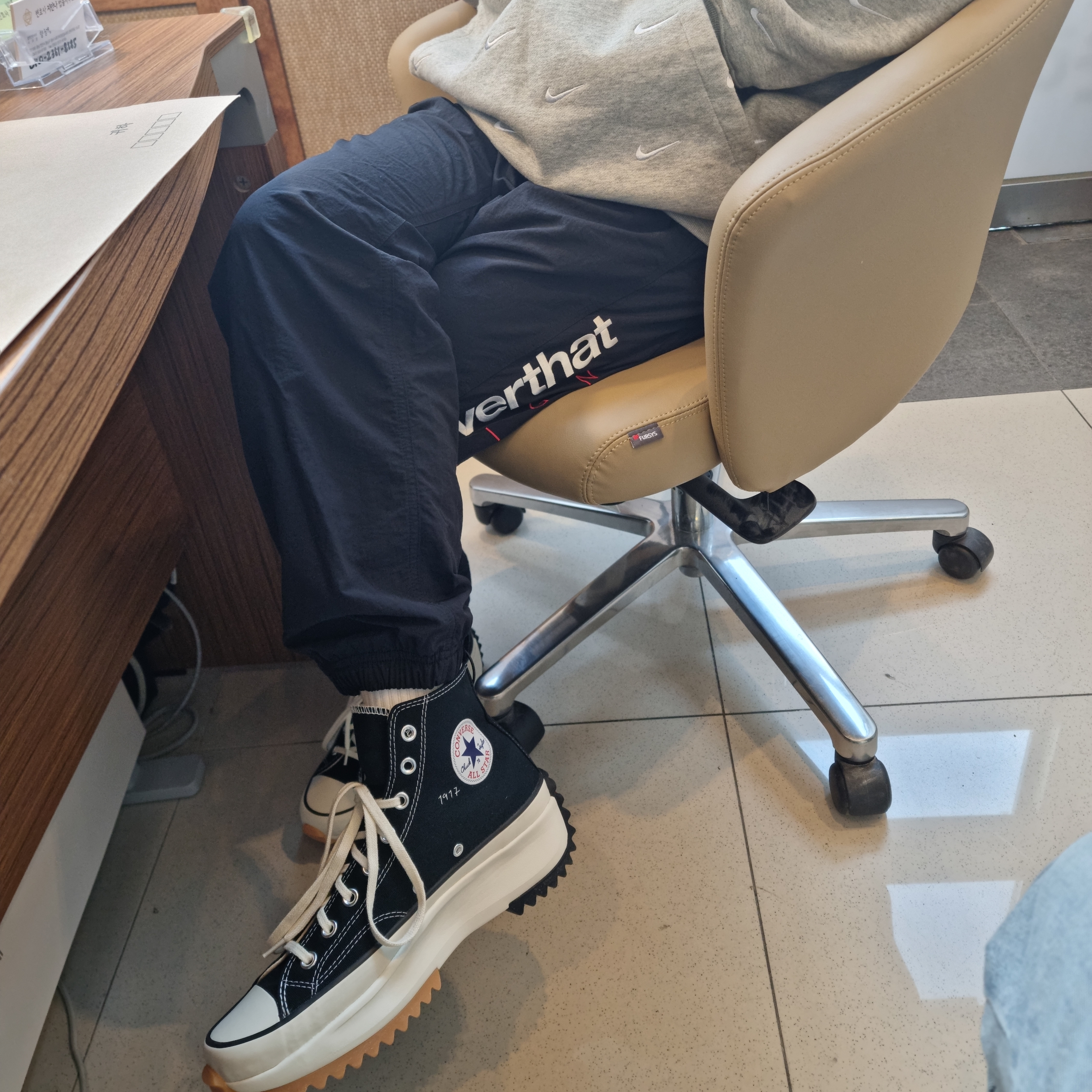 Converse x JW Anderson Run Star Hike Hi Black 착용 스타일