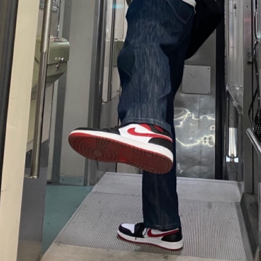 Jordan 1 Mid Gym Red Black White 착용 스타일