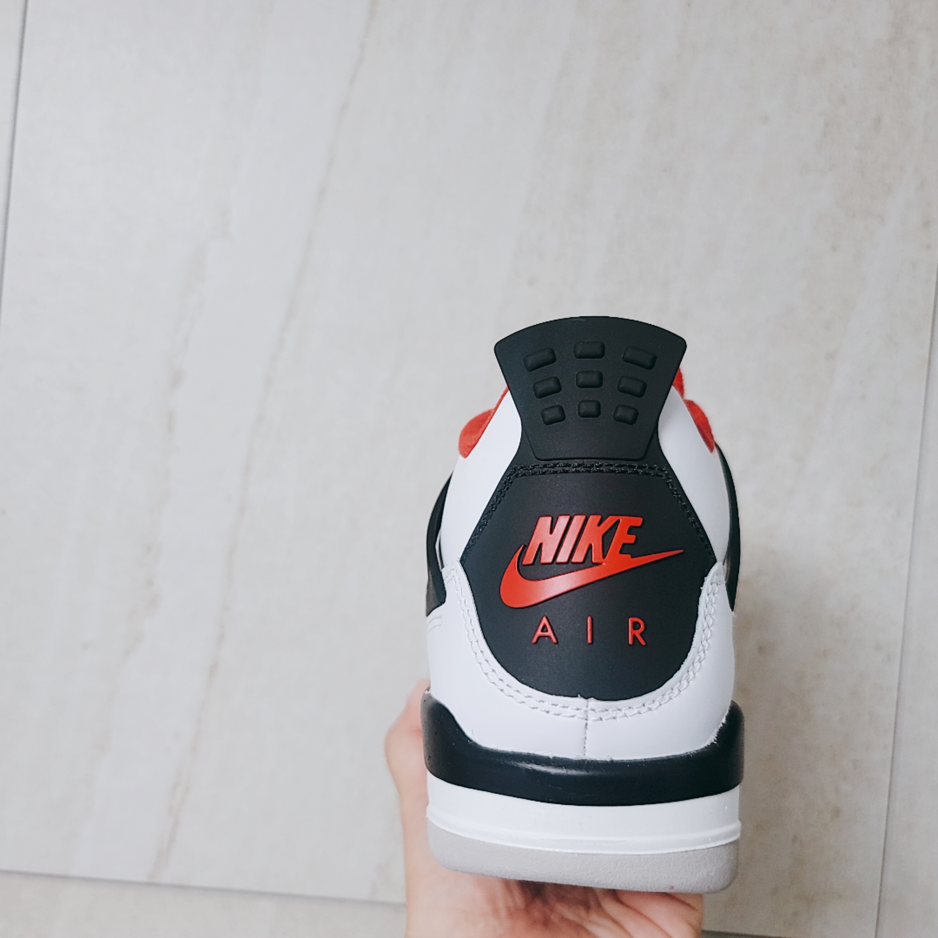 (GS) Jordan 4 Retro OG Fire Red 2020 착용 스타일 - 3