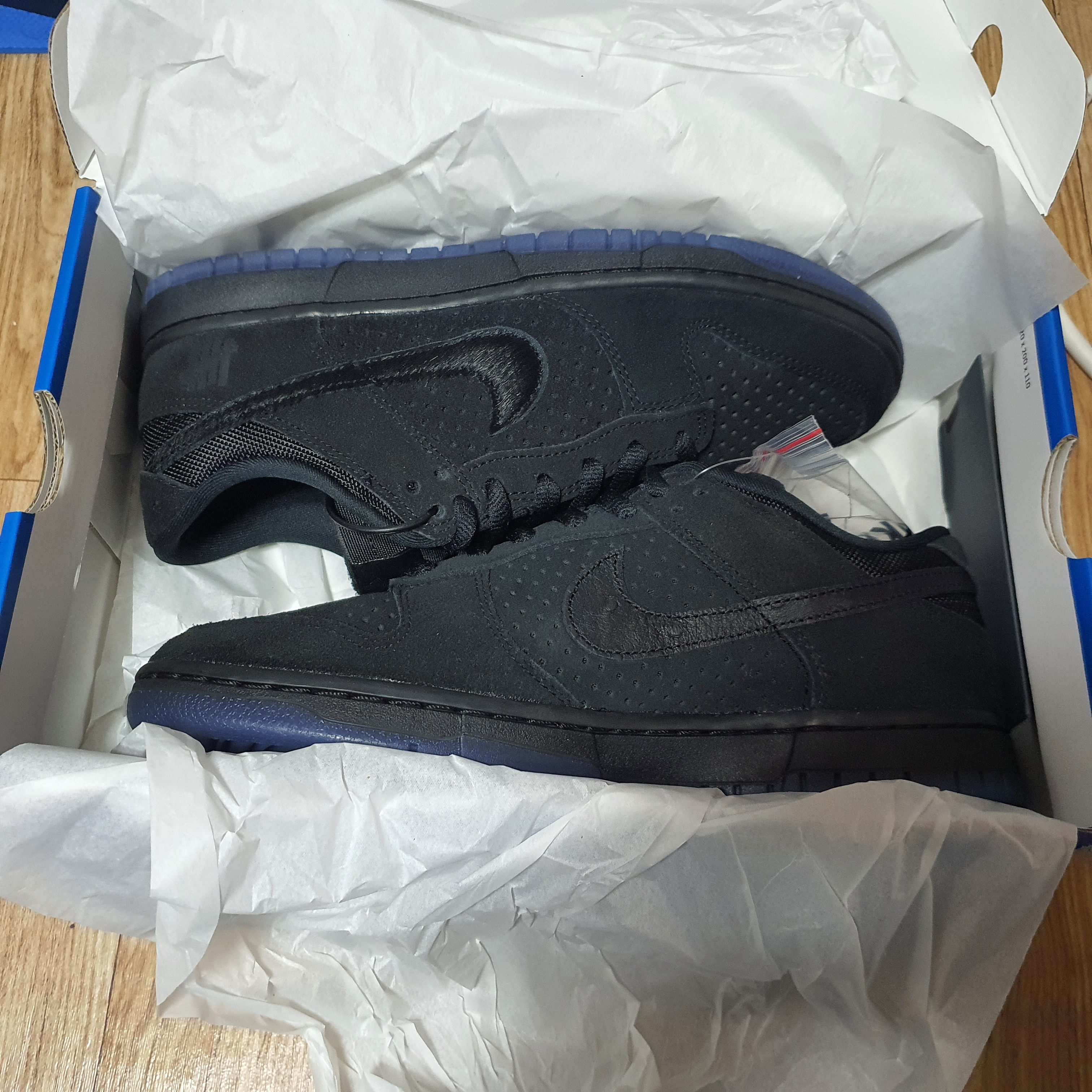 Nike x Undefeated Dunk Low SP 5 On It Black 착용 스타일 - 1