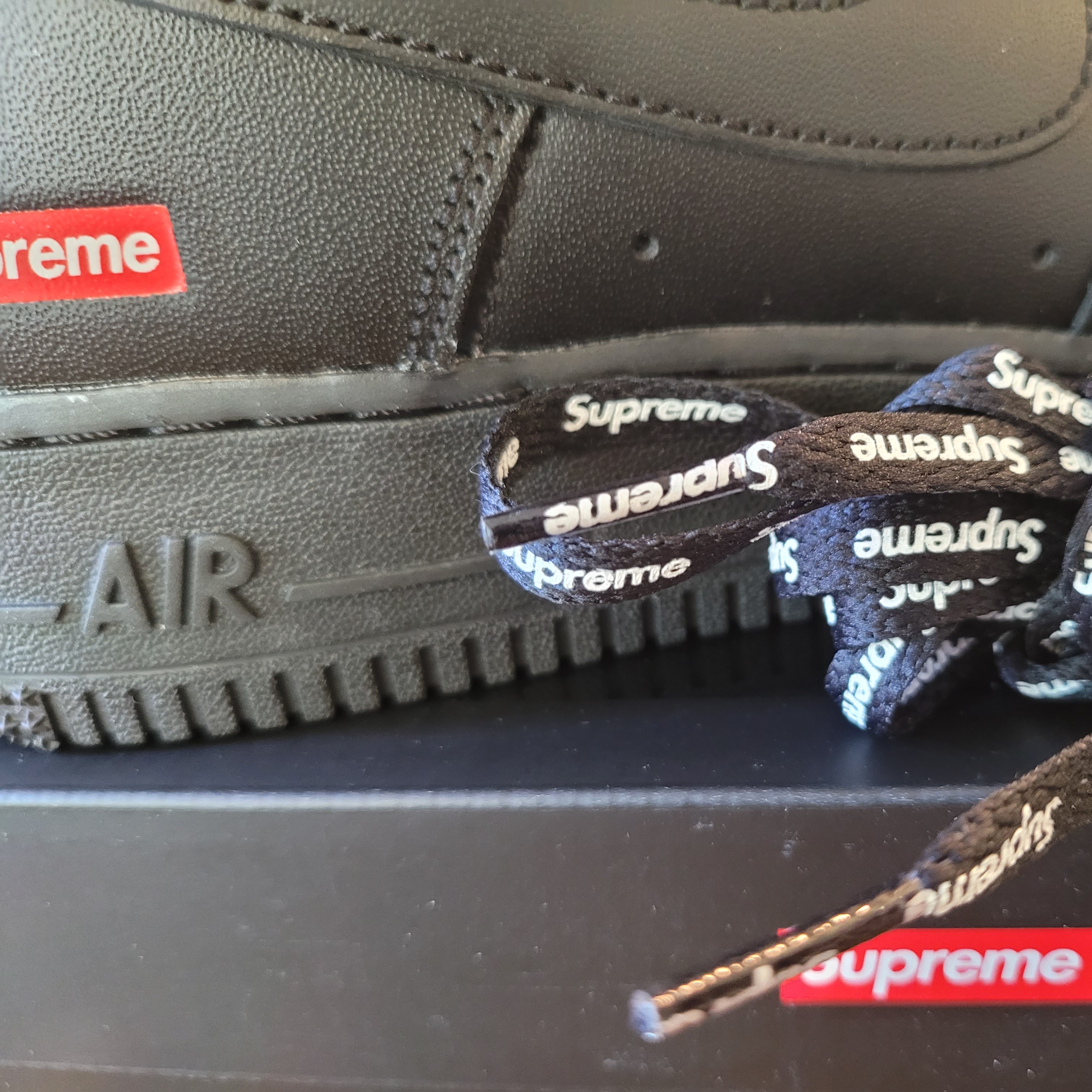Nike x Supreme Air Force 1 Low Black 착용 스타일