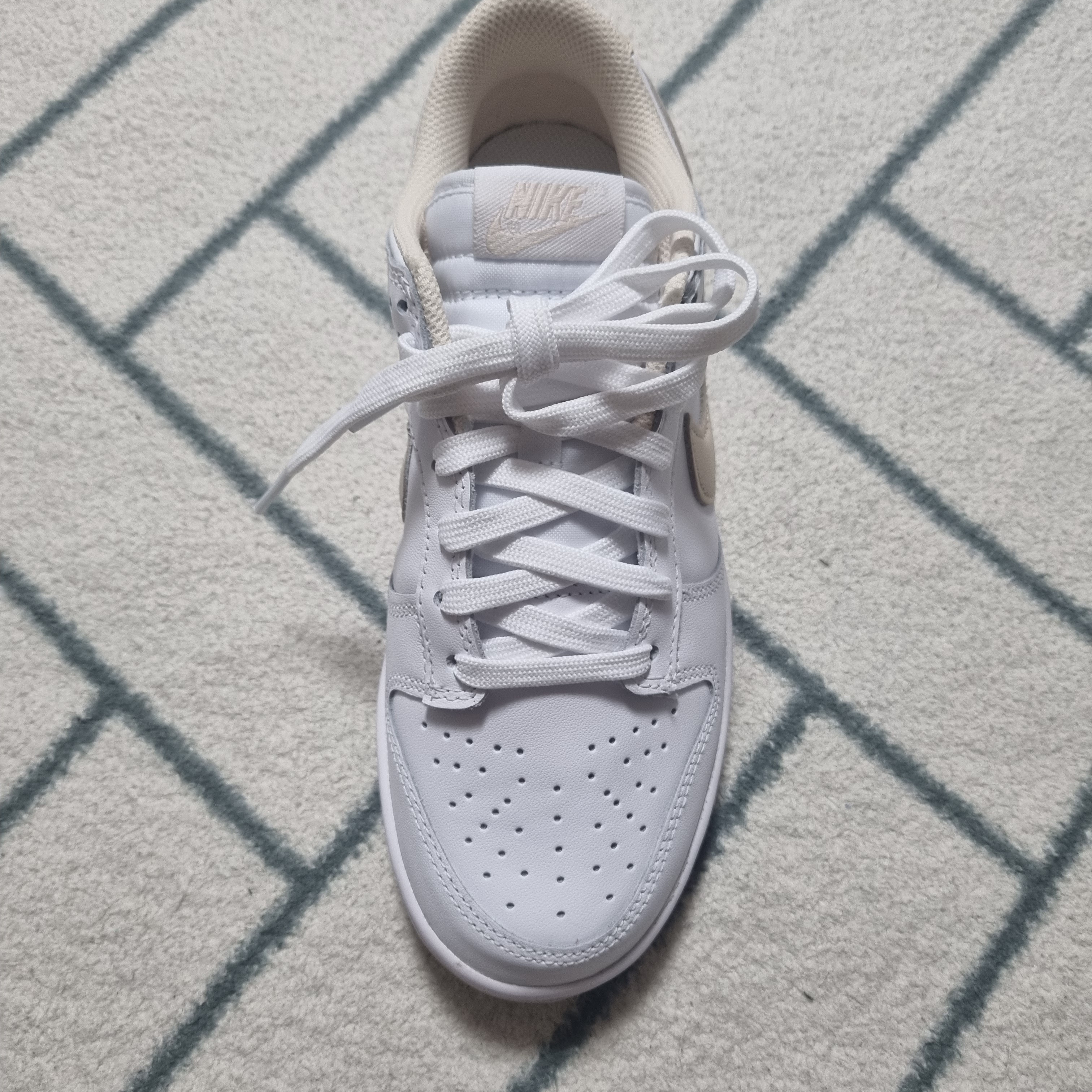 (W) Nike Dunk Low Pearl White 착용 스타일 - 1