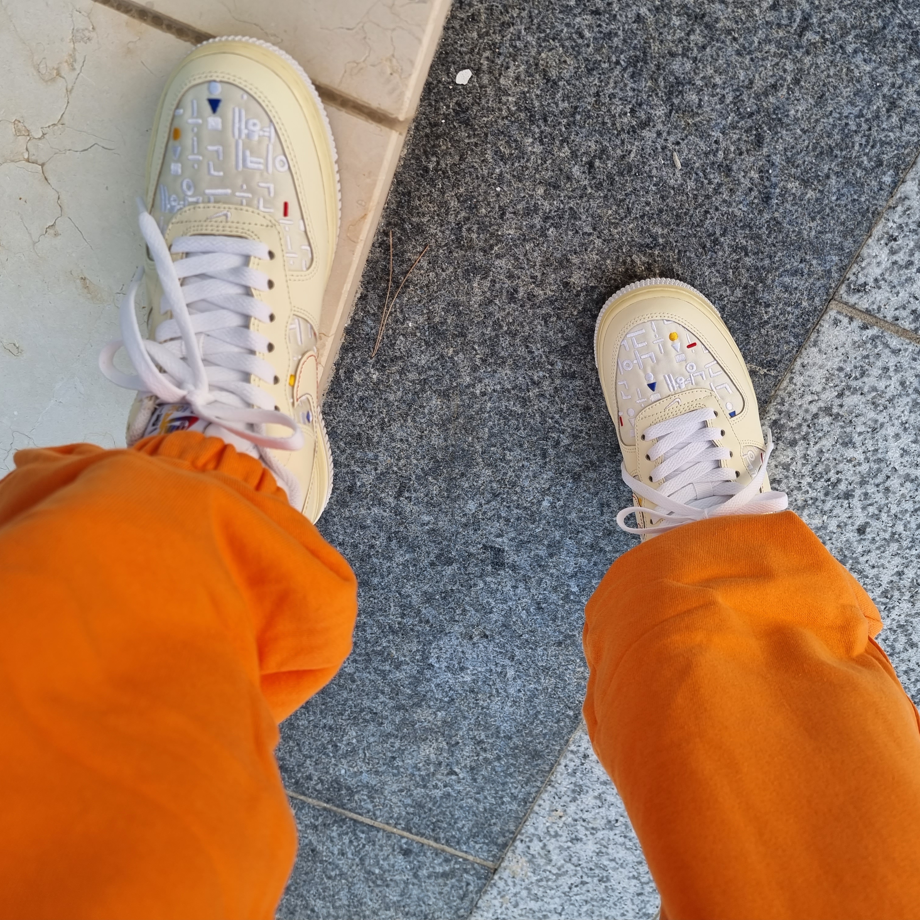 (W) Nike Air Force 1 '07 LV8 Hangul Day 착용 스타일 - 1