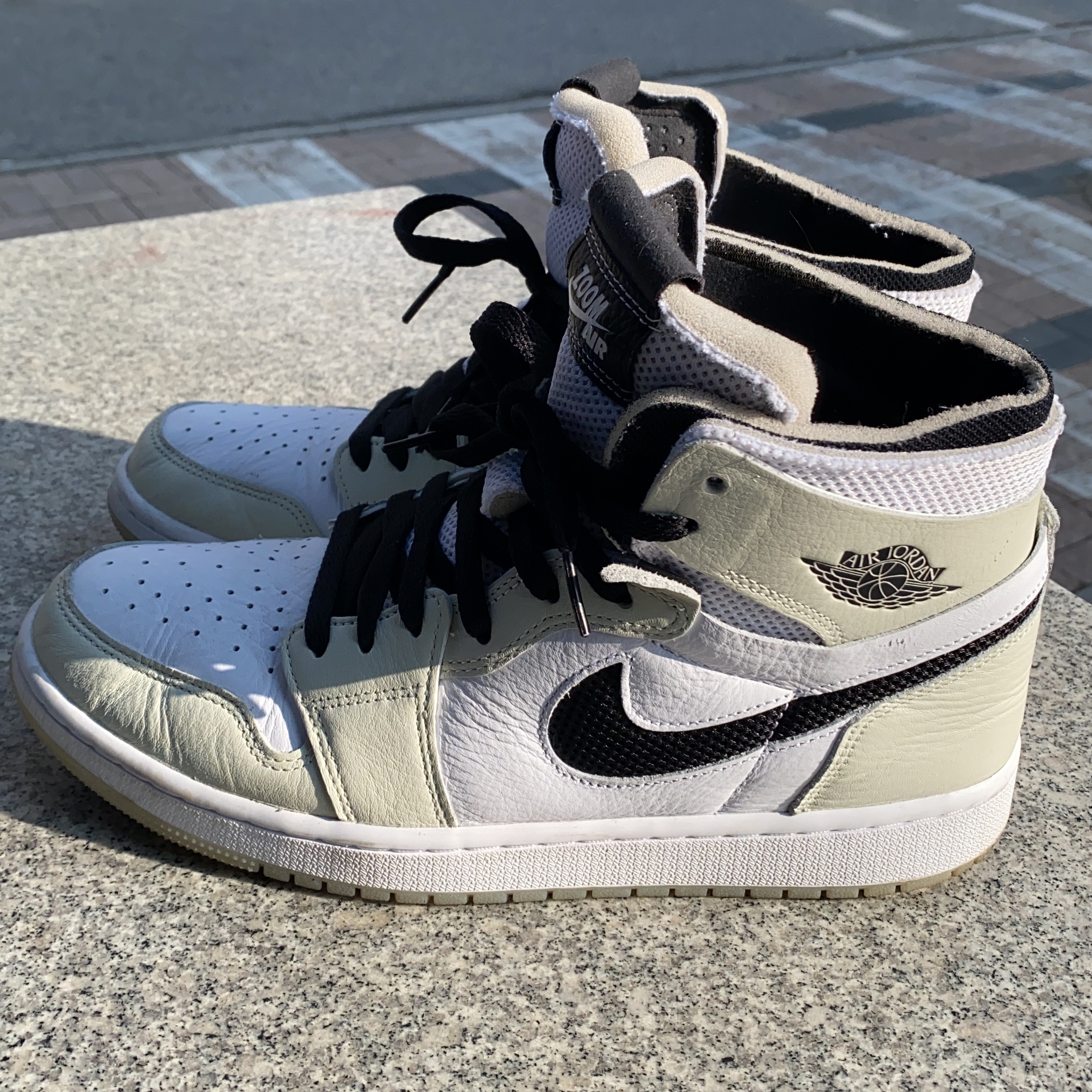 (W) Jordan 1 Zoom Air CMFT Light Bone 착용 스타일 - 1