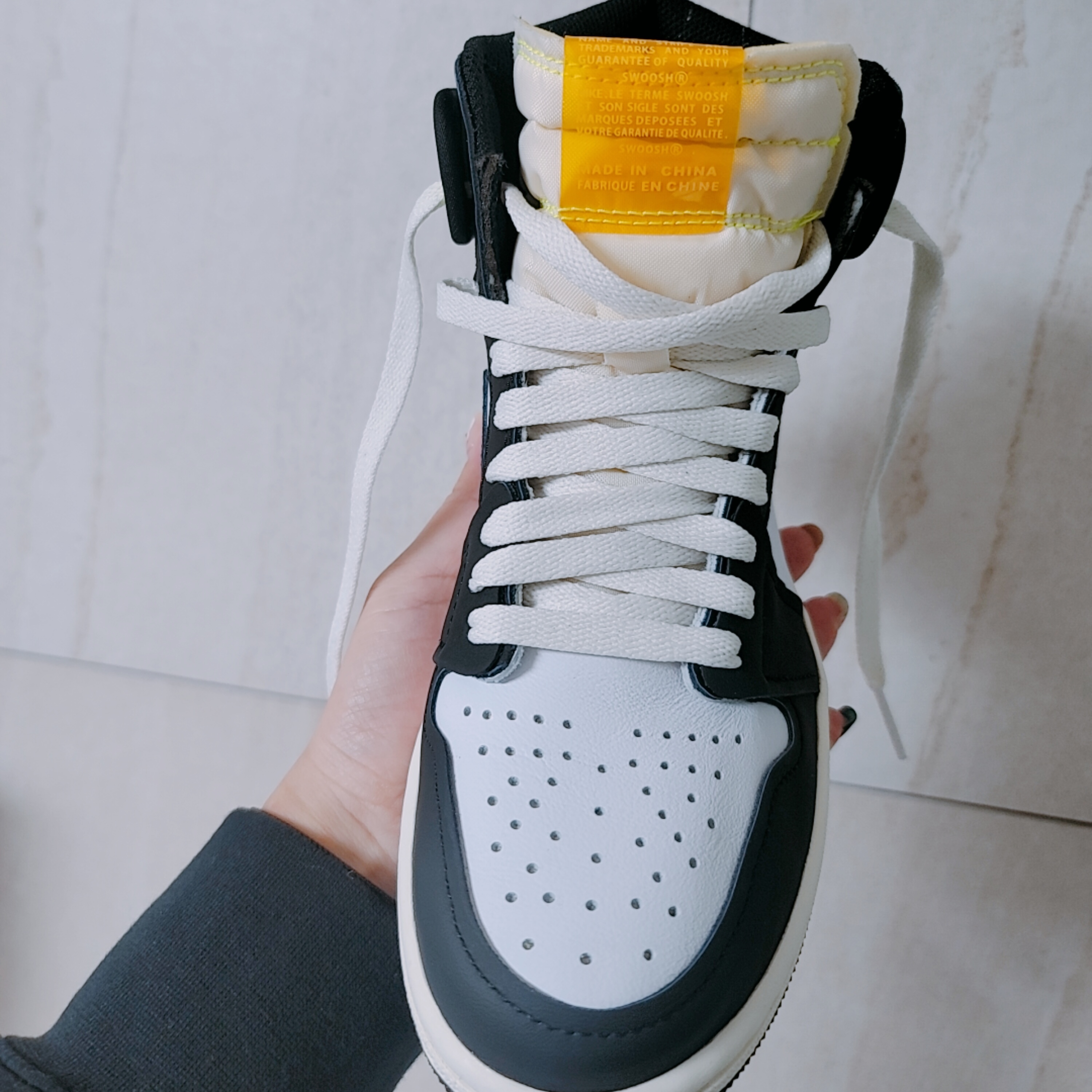 Jordan 1 Retro High OG Volt Gold 착용 스타일 - 5