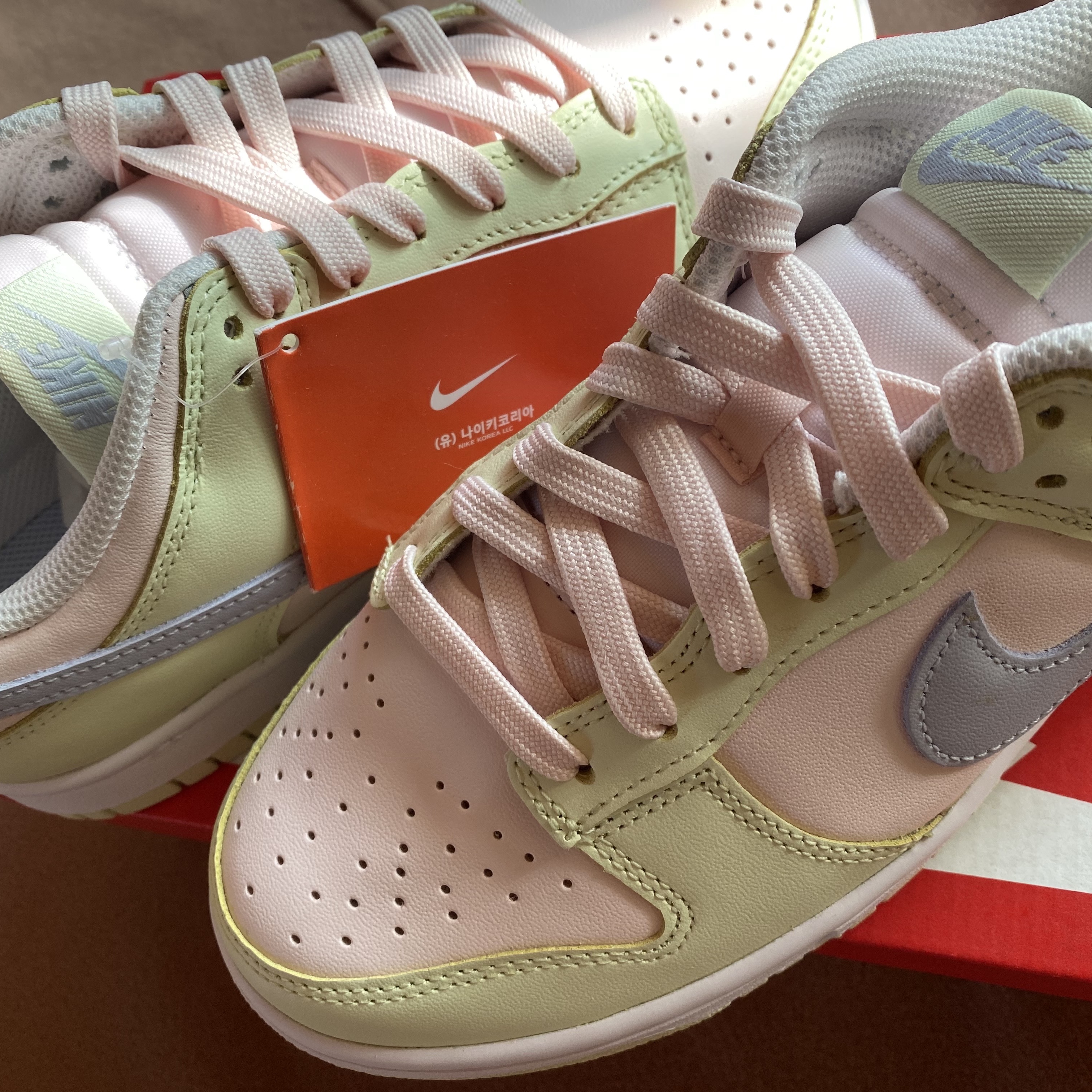 (W) Nike Dunk Low Light Soft Pink 착용 스타일 - 4