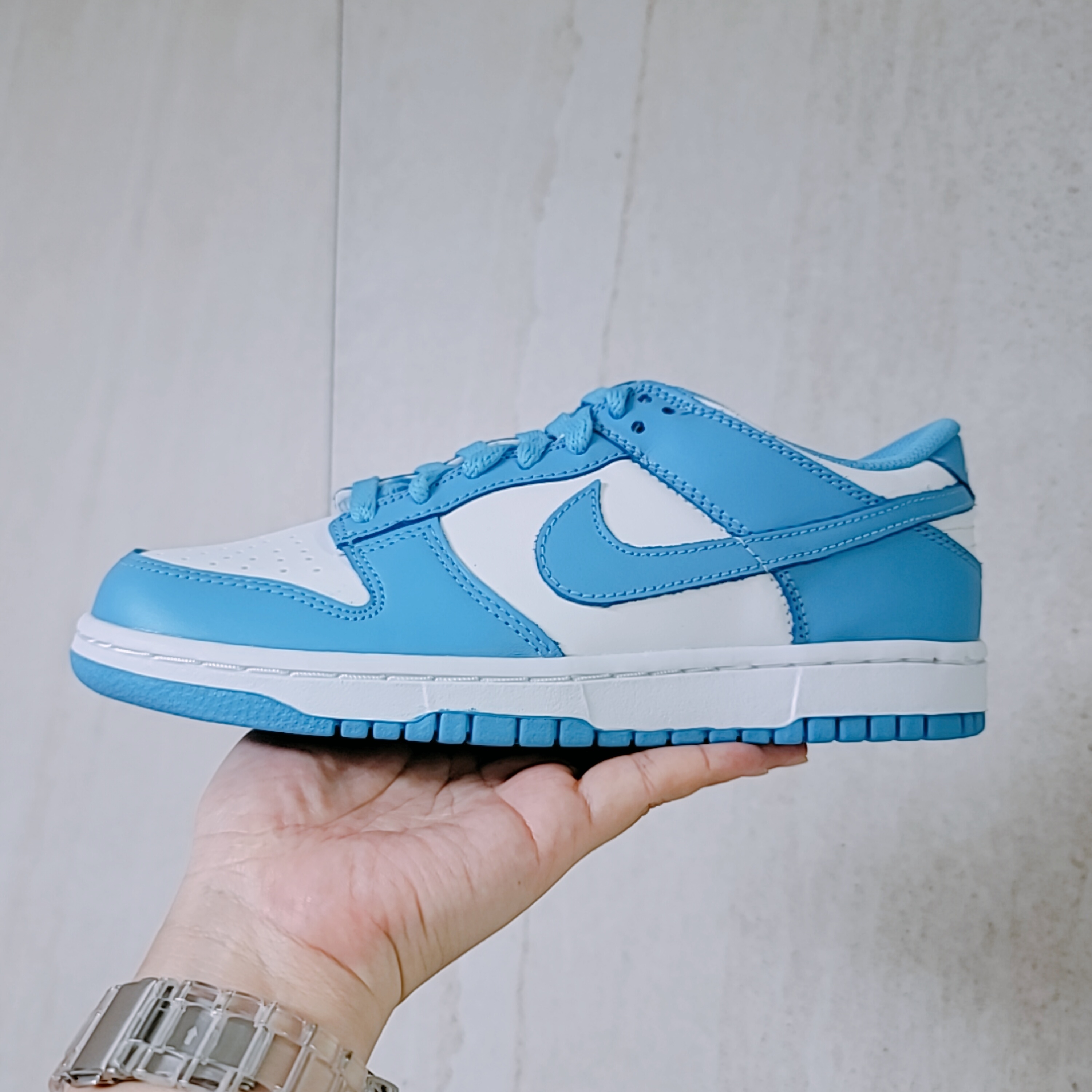(GS) Nike Dunk Low University Blue 착용 스타일 - 2