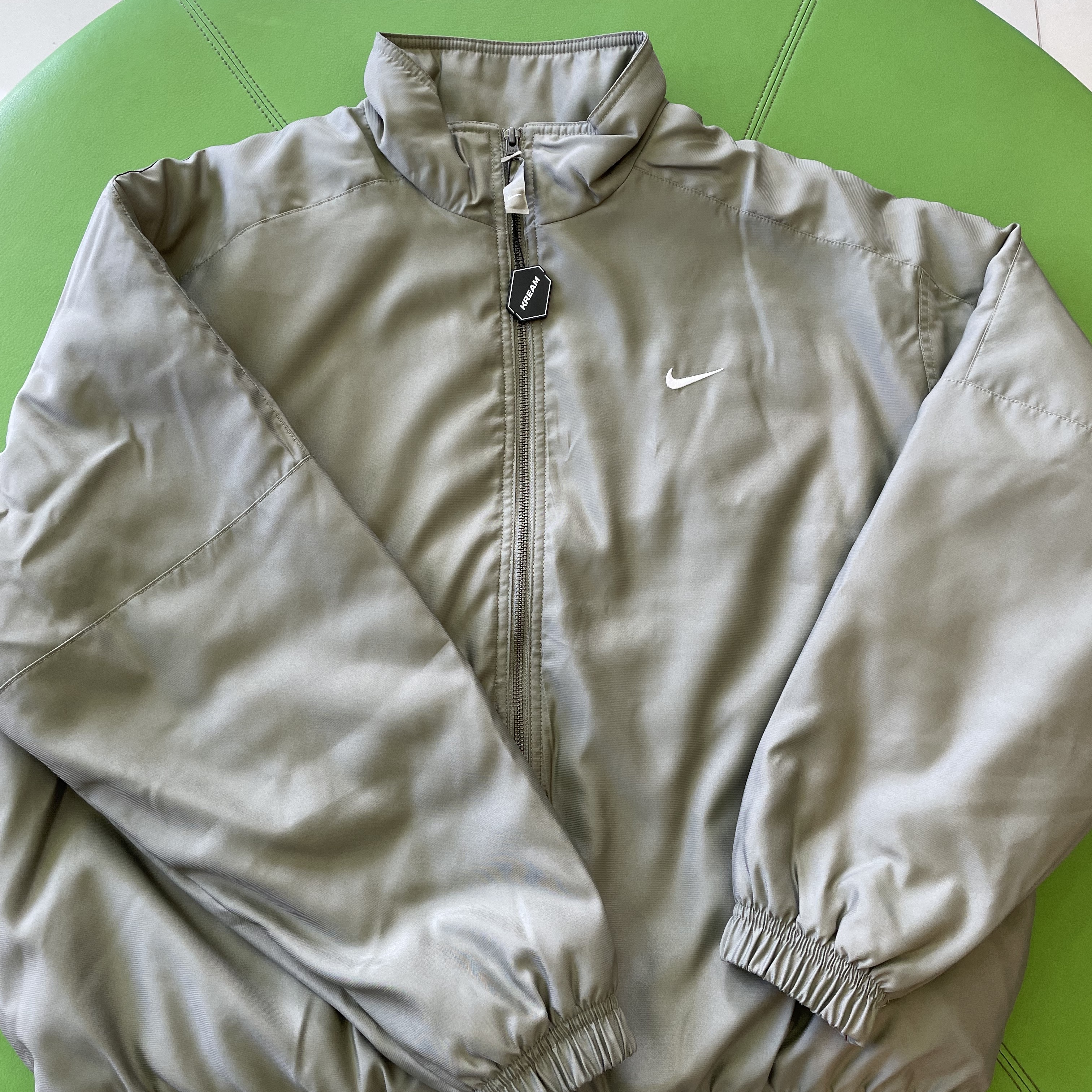 Nike NRG Solo Swoosh Satin Bomber Jacket Light Army - Asia 착용 스타일 - 3