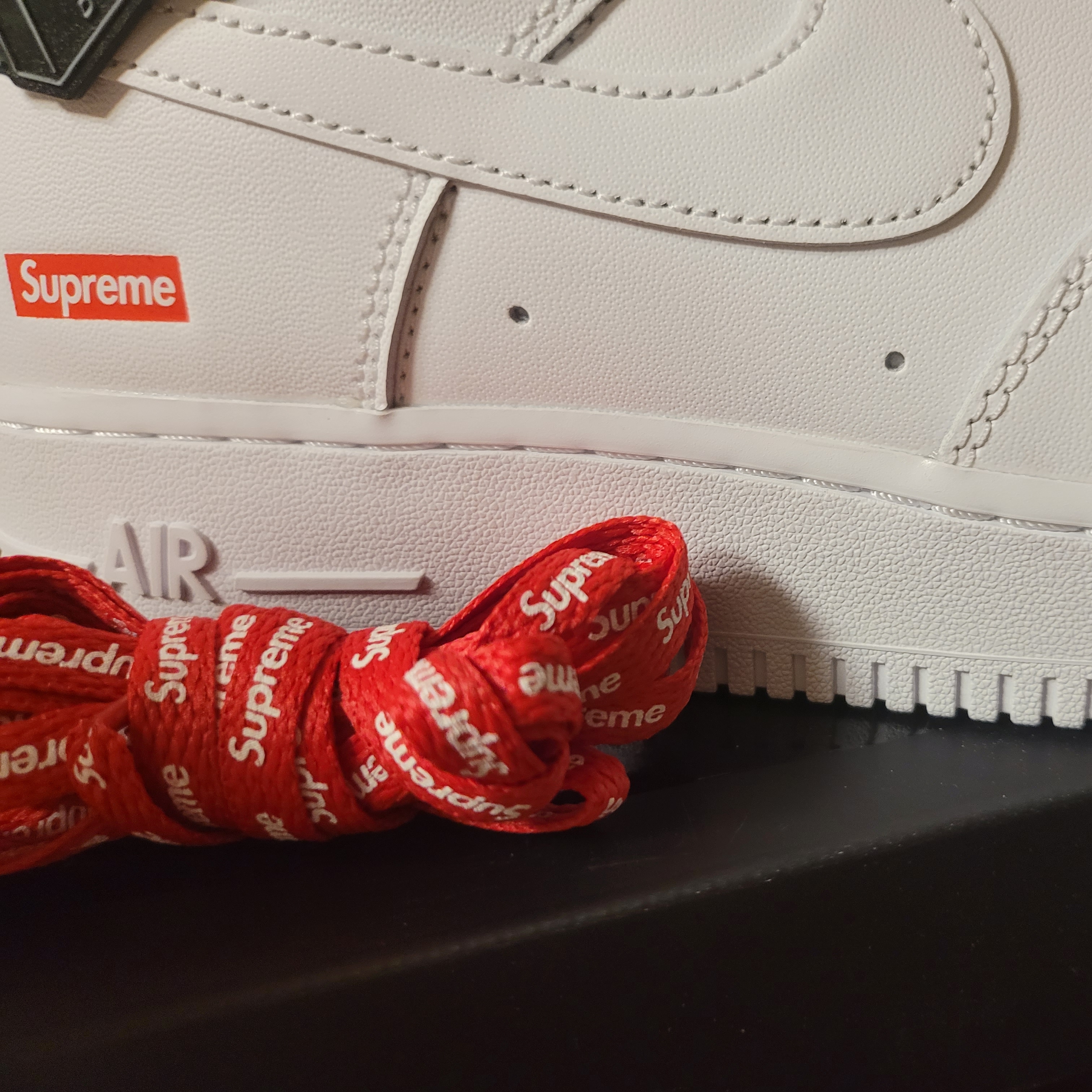 Nike x Supreme Air Force 1 Low White 착용 스타일