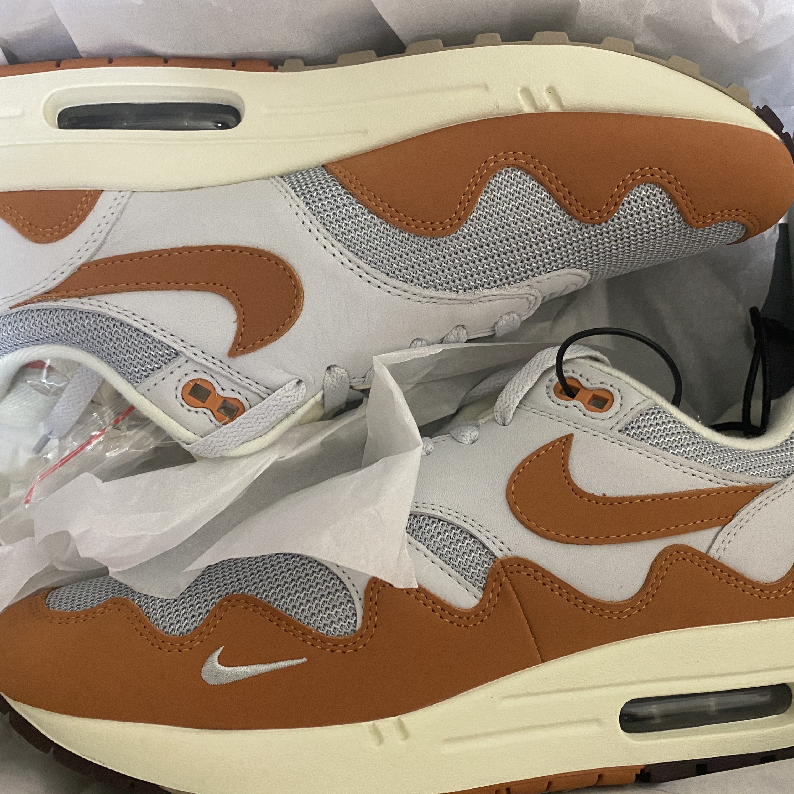 Nike x Patta Air Max 1 Monarch 착용 스타일 - 1