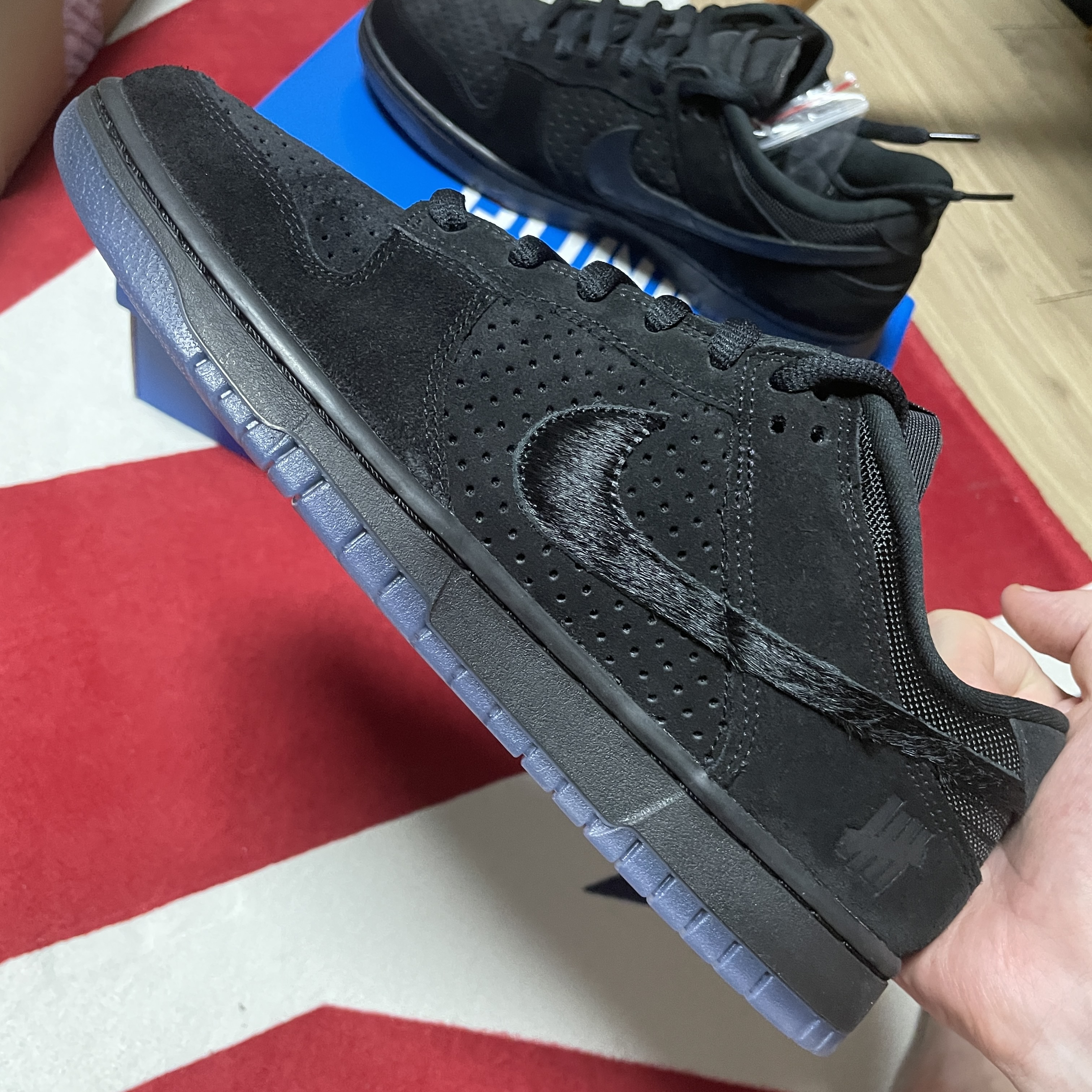 Nike x Undefeated Dunk Low SP 5 On It Black 착용 스타일 - 2