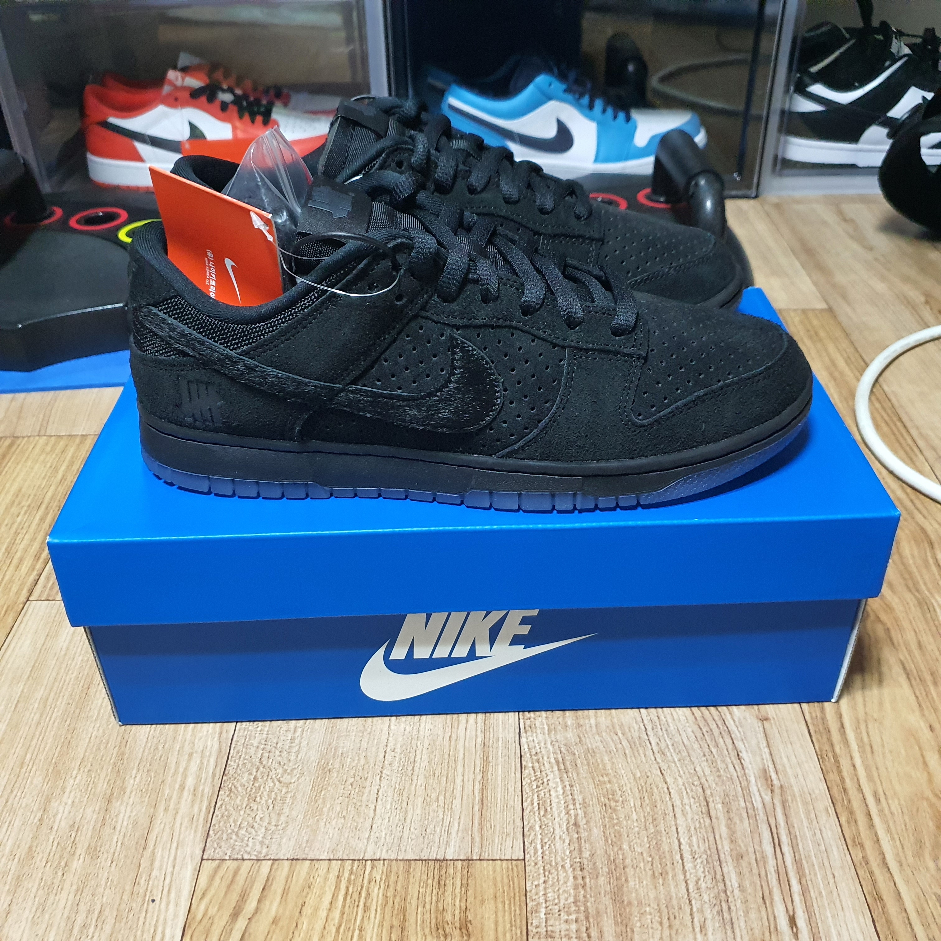 Nike x Undefeated Dunk Low SP 5 On It Black 착용 스타일 - 3
