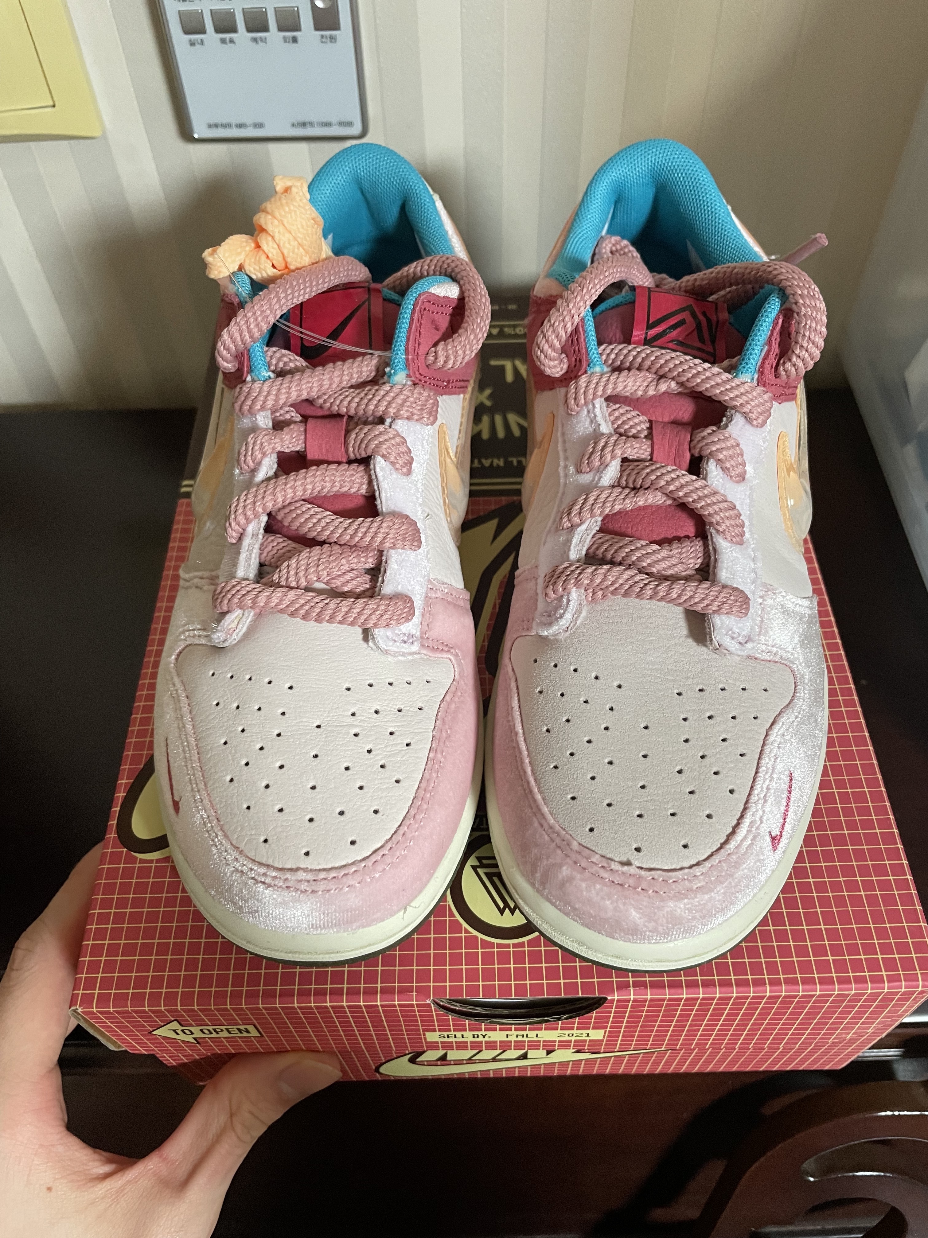 Nike x Social Status Dunk Mid Free Lunch Strawberry Milk, (PS) Nike x Social Status Dunk Low Free Lunch Strawberry Milk 착용 스타일 - 2