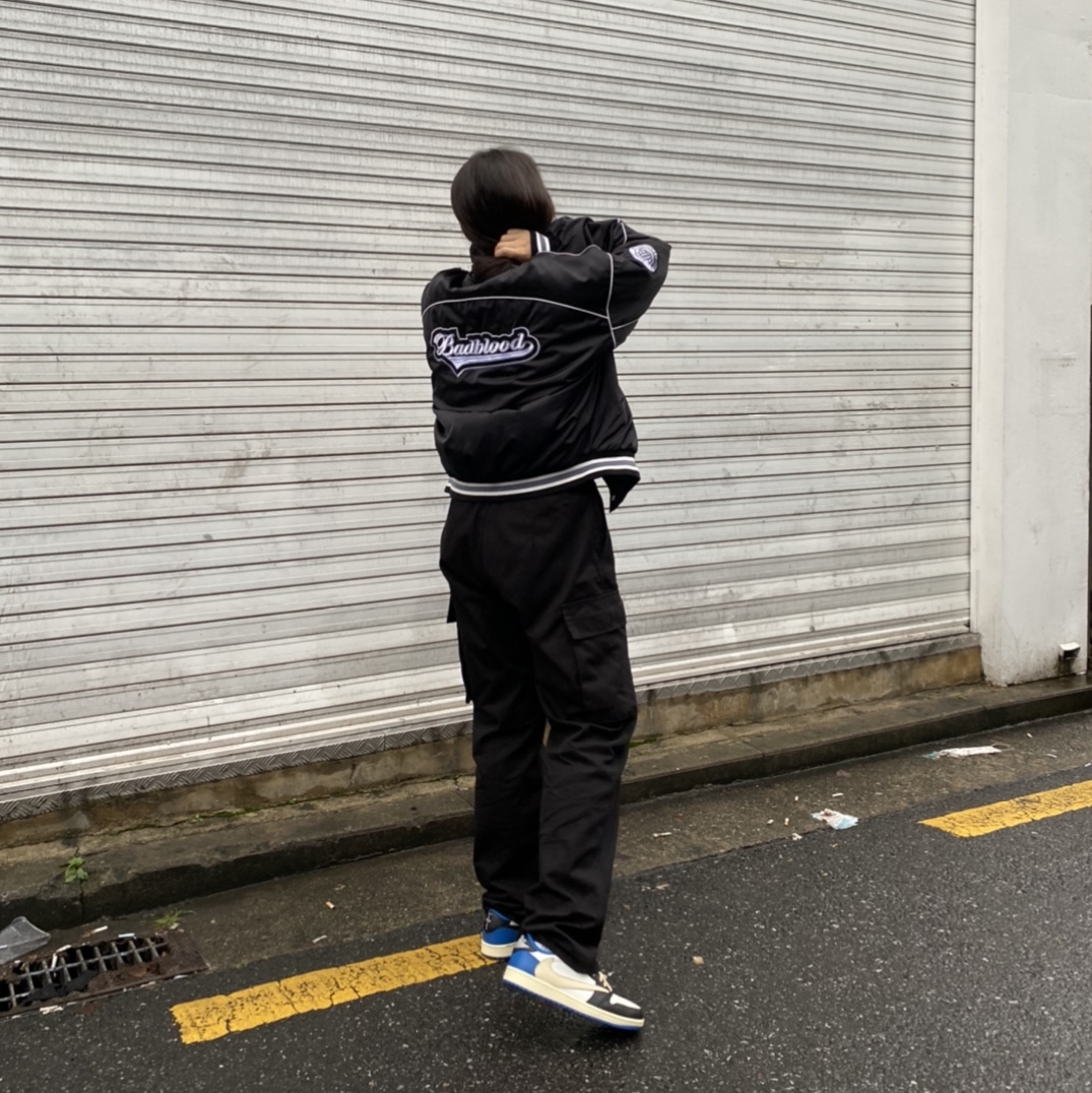 Jordan 1 x Travis Scott x Fragment Retro Low OG SP Military Blue 착용 스타일 - 1