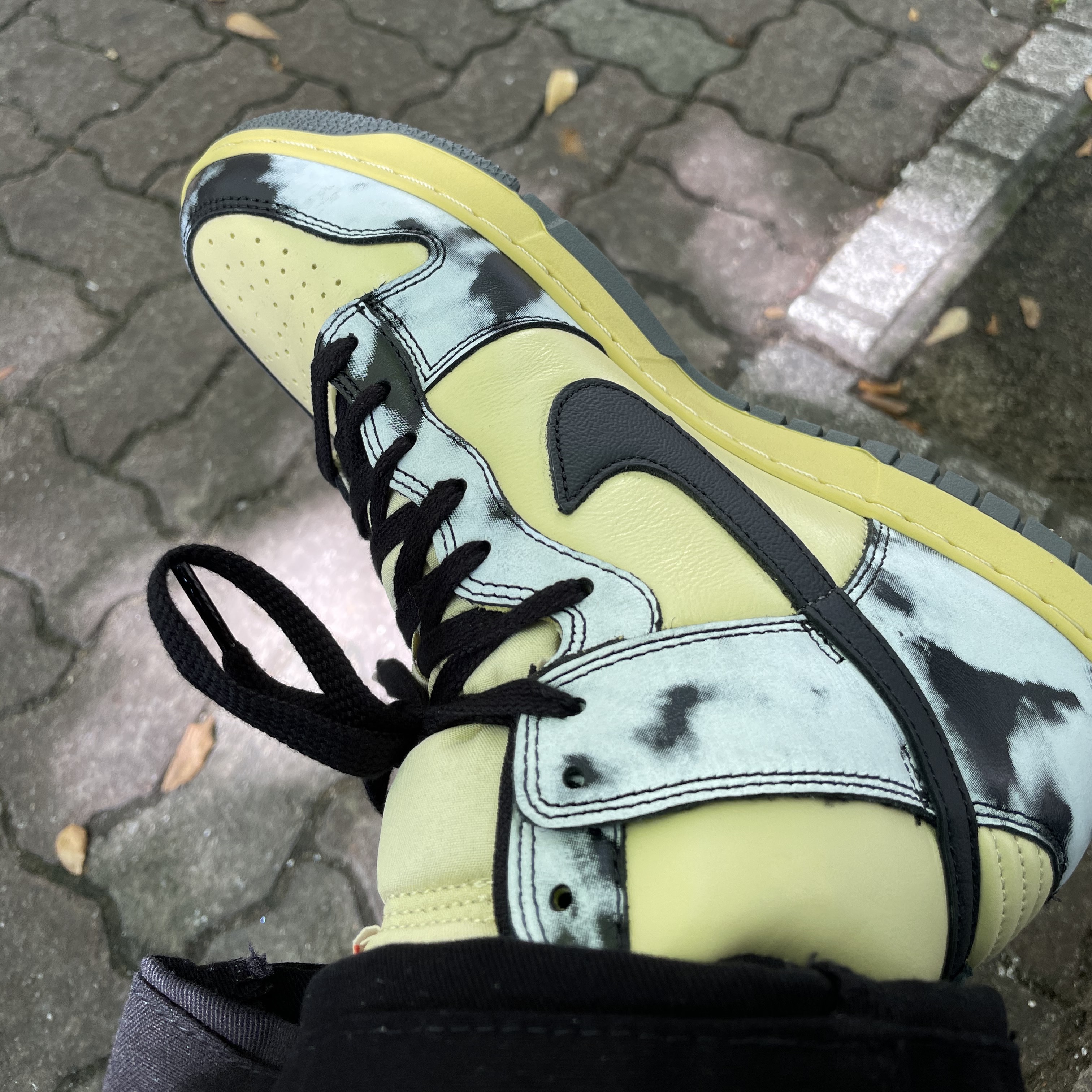 Nike Dunk High 1985 SP Black Acid Wash 착용 스타일