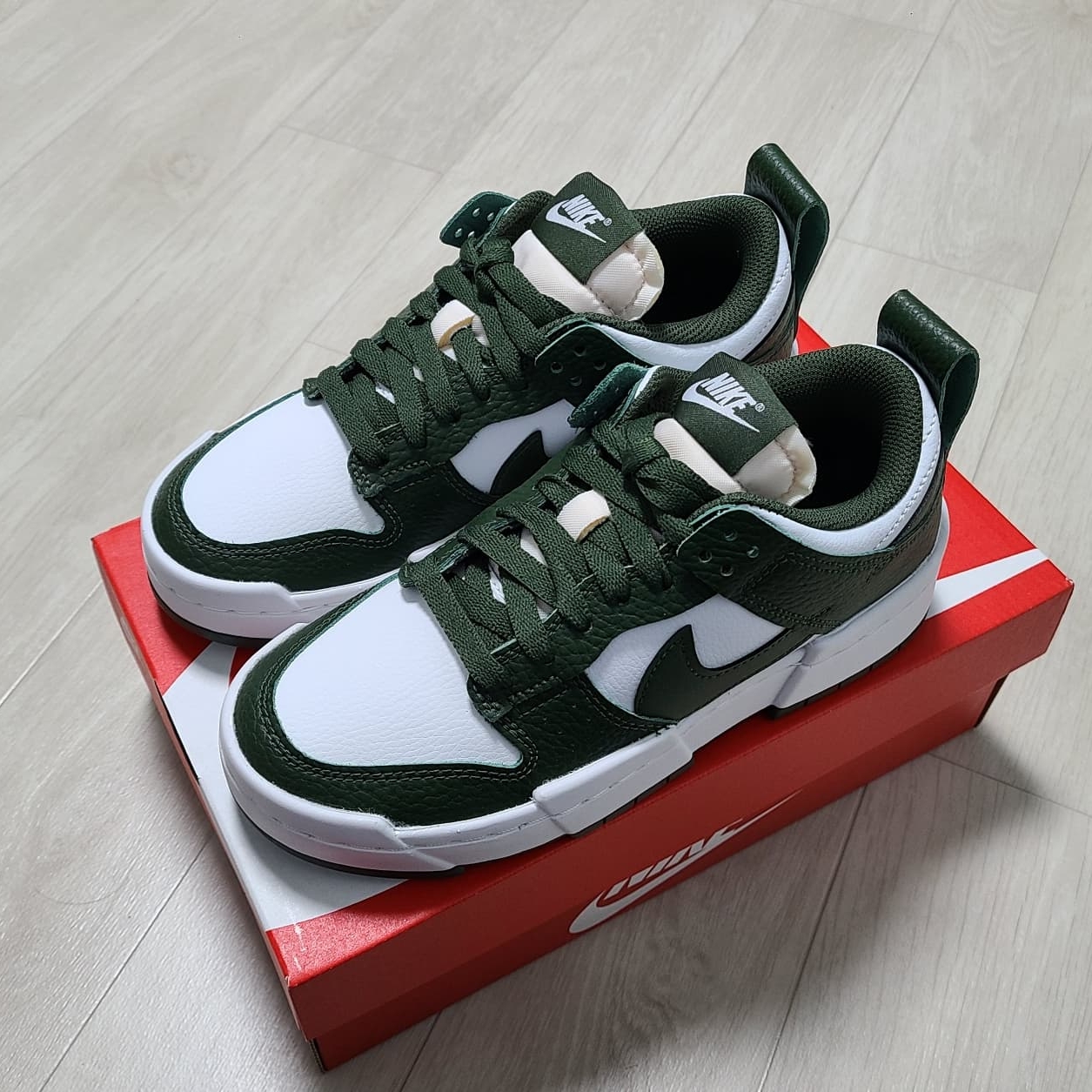 (W) Nike Dunk Low Disrupt Carbon Green 착용 스타일 - 2